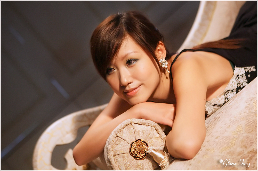 蕾丝黑网美女的迷情