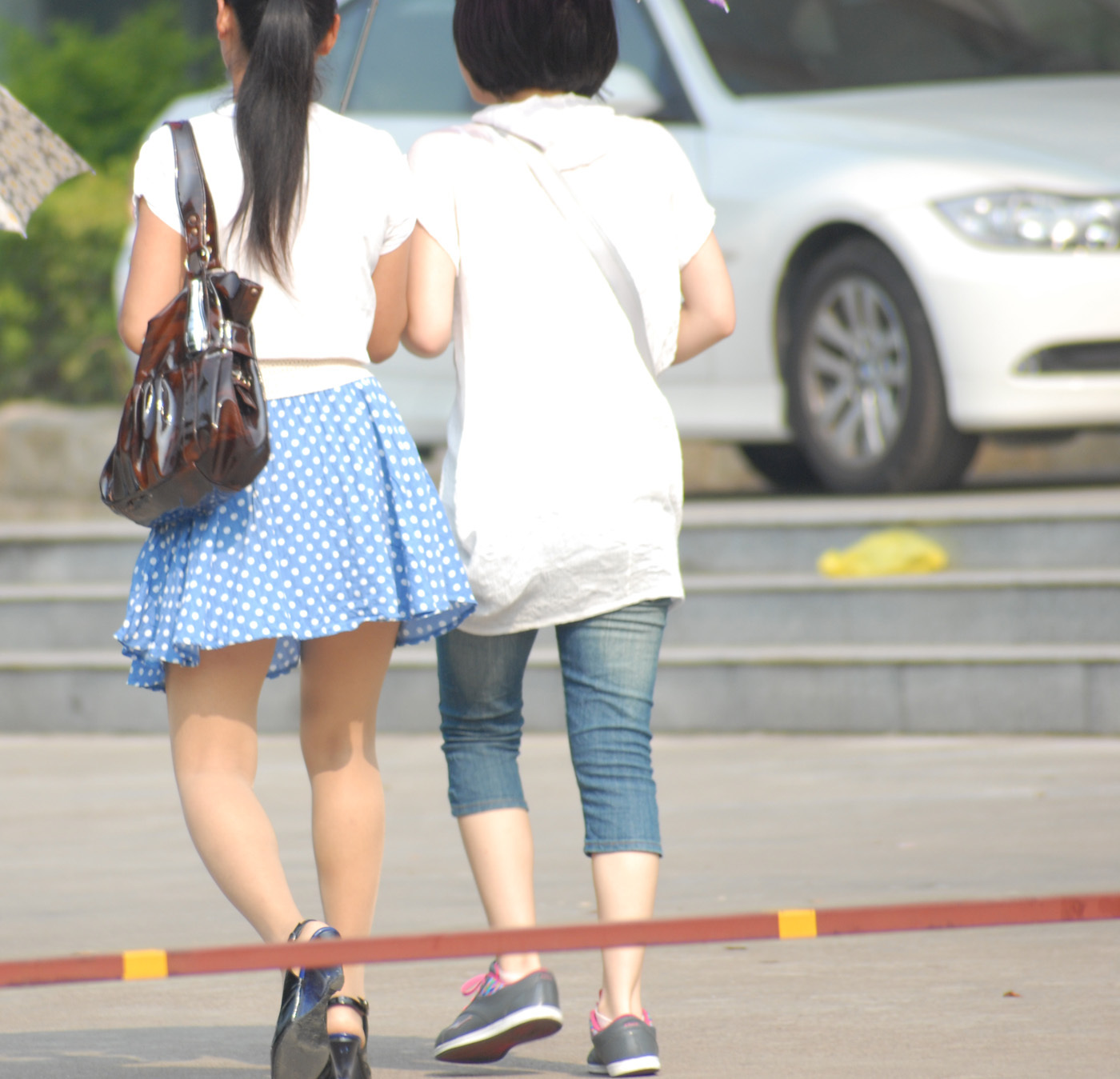 [户外街拍] 2013.08.05 跟来她很久终于露底了