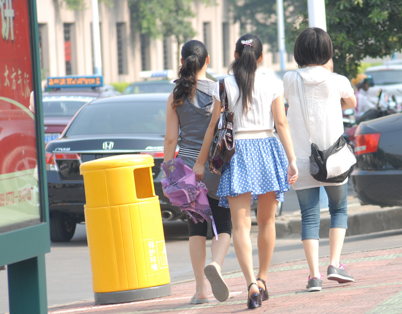 [户外街拍] 2013.08.05 跟来她很久终于露底了