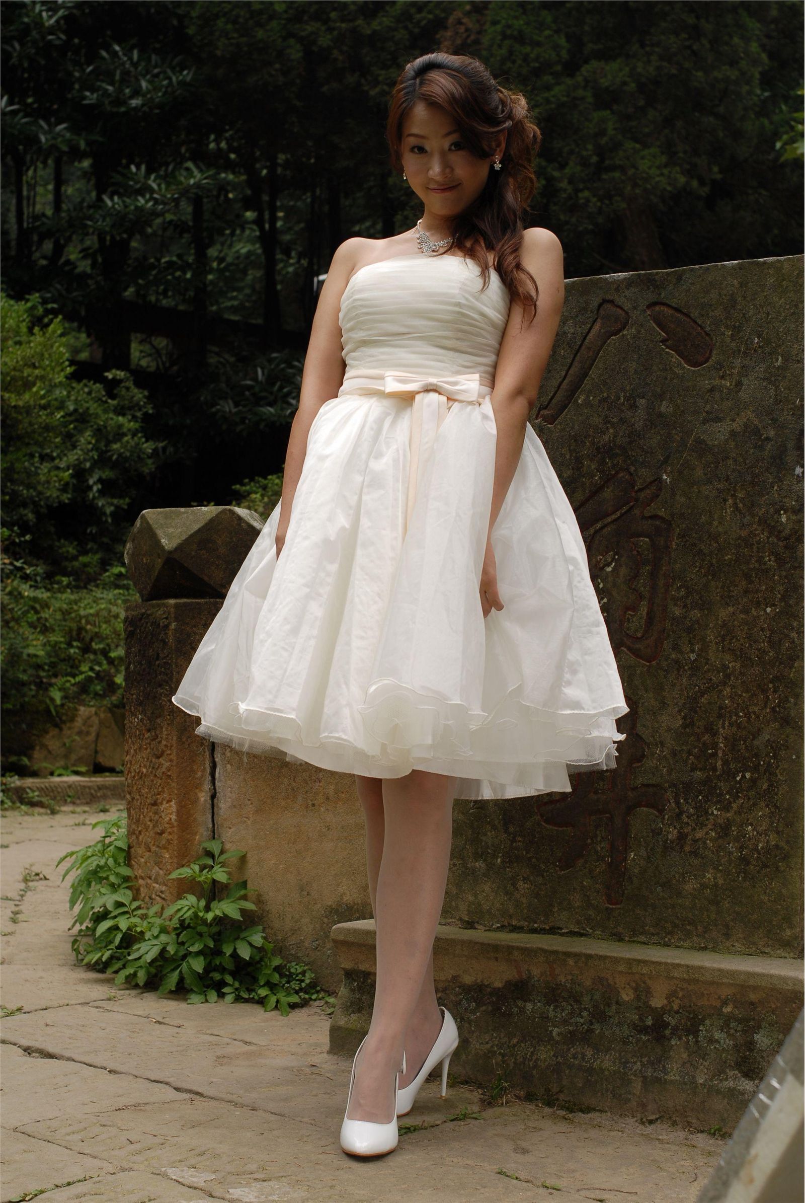 森林里的美女精灵 蜜儿外景