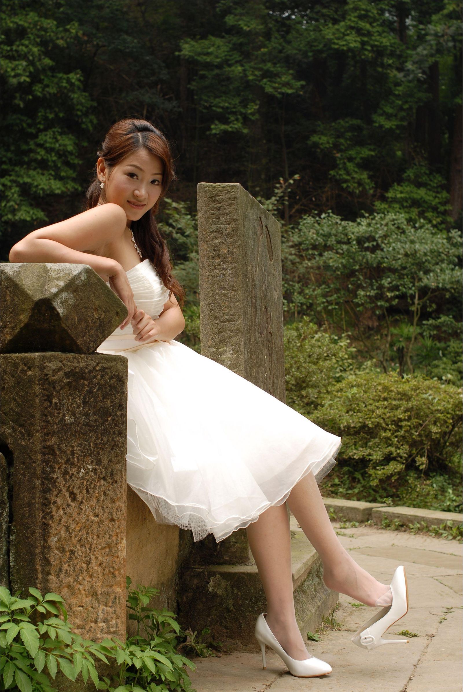 森林里的美女精灵 蜜儿外景