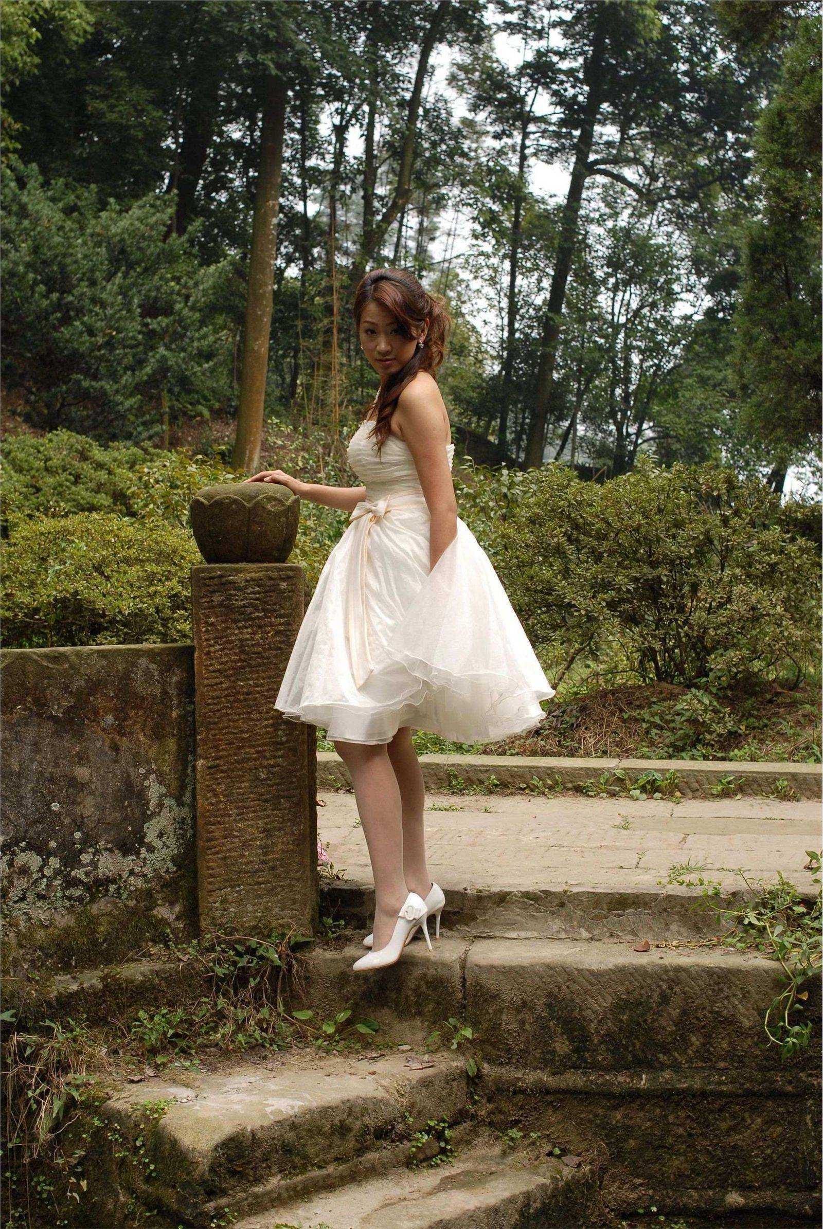 森林里的美女精灵 蜜儿外景