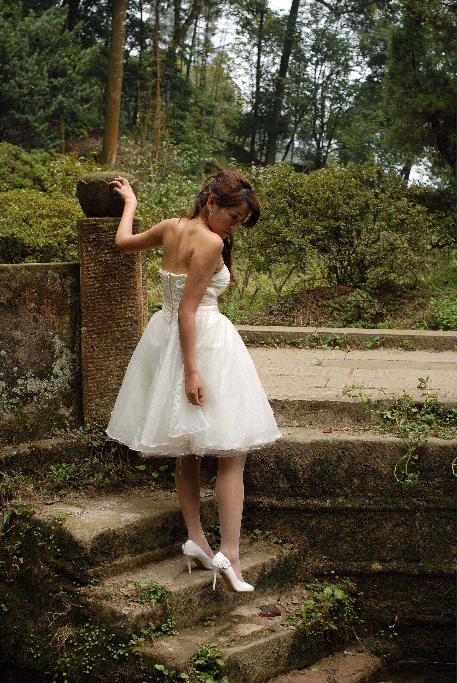 森林里的美女精灵 蜜儿外景