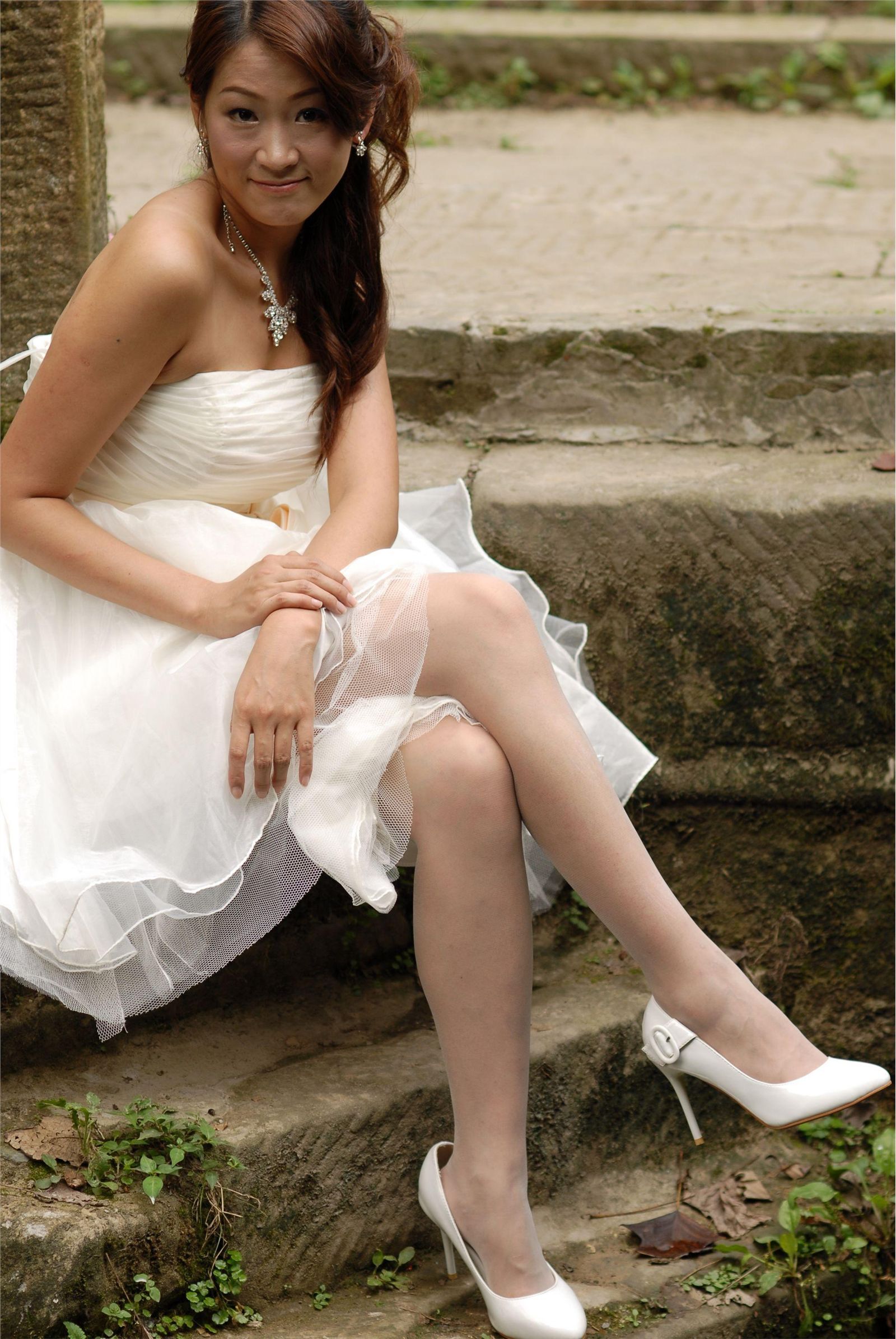 森林里的美女精灵 蜜儿外景