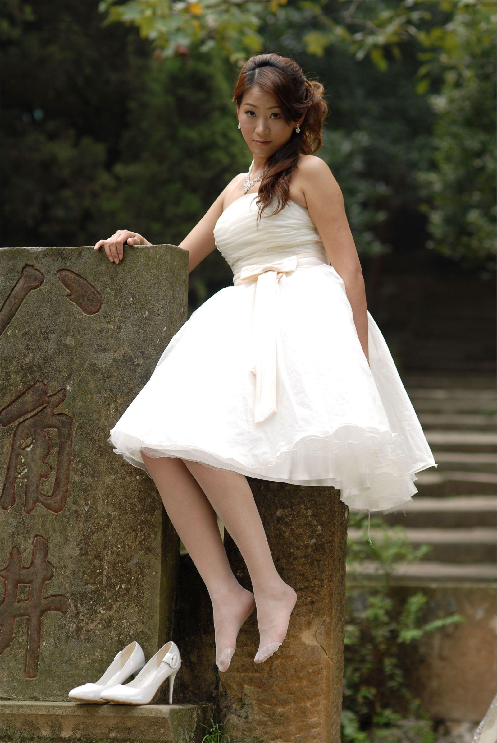 森林里的美女精灵 蜜儿外景