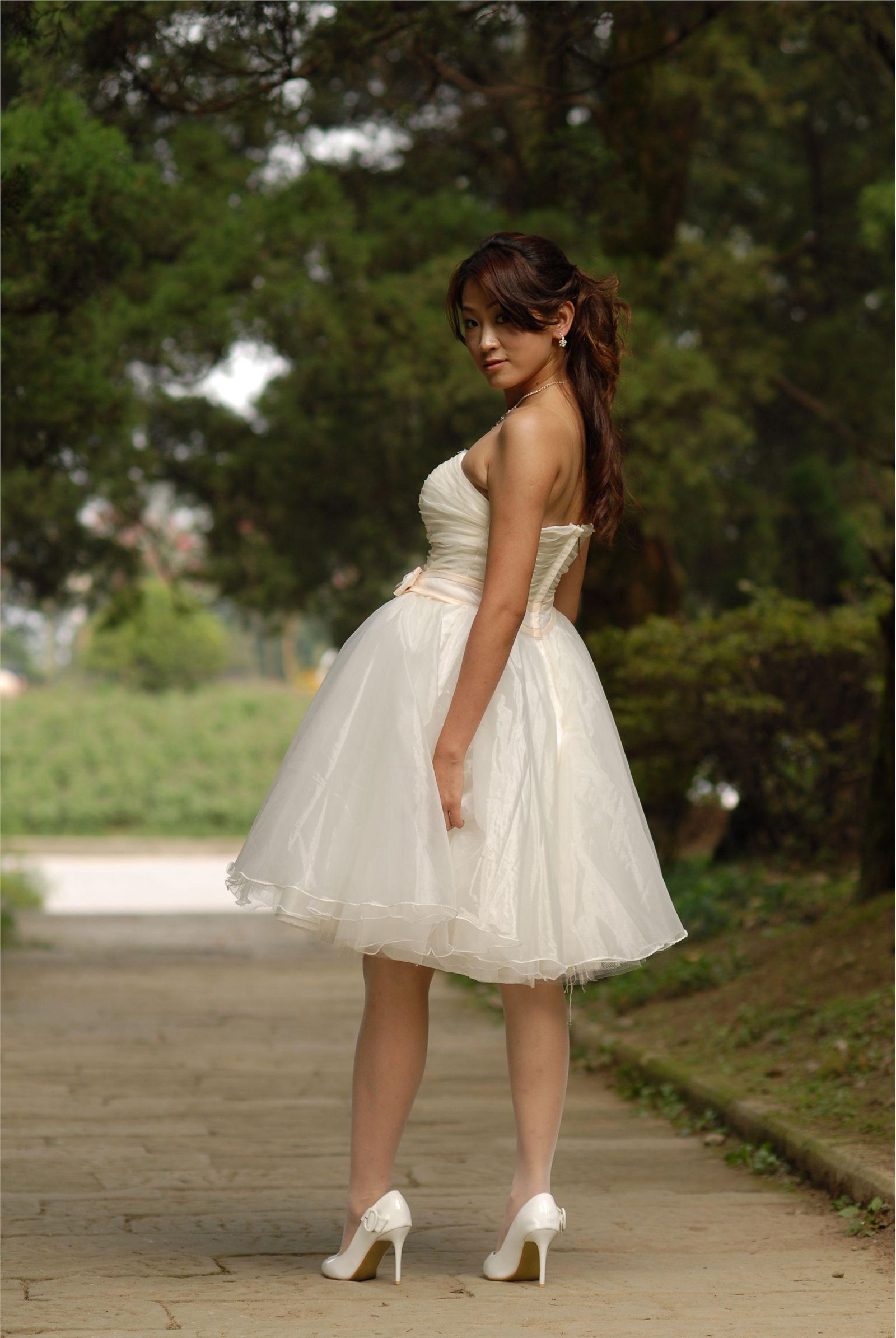 森林里的美女精灵 蜜儿外景