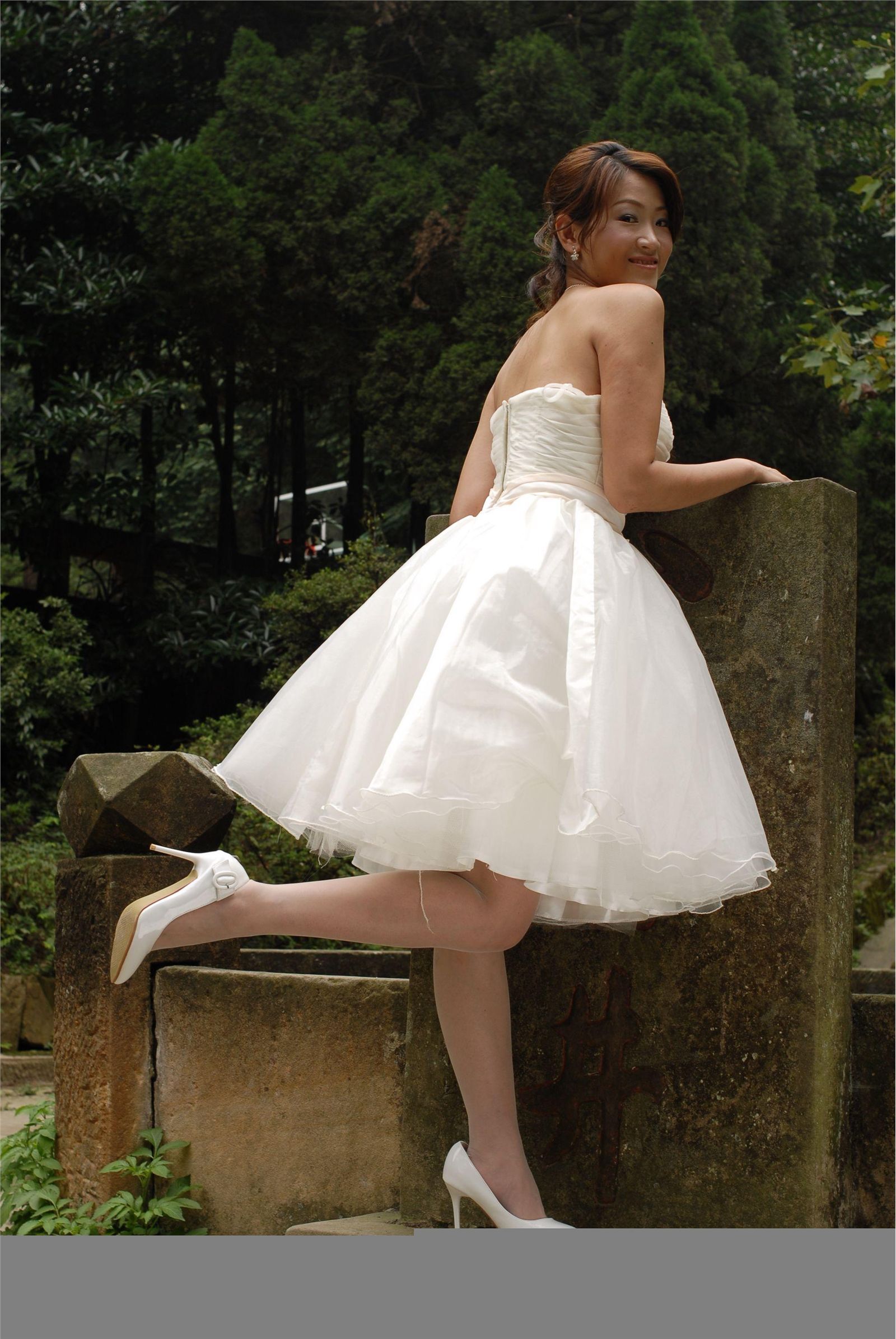 森林里的美女精灵 蜜儿外景