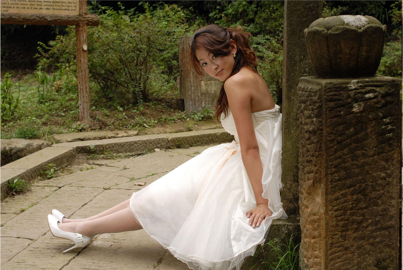 森林里的美女精灵 蜜儿外景