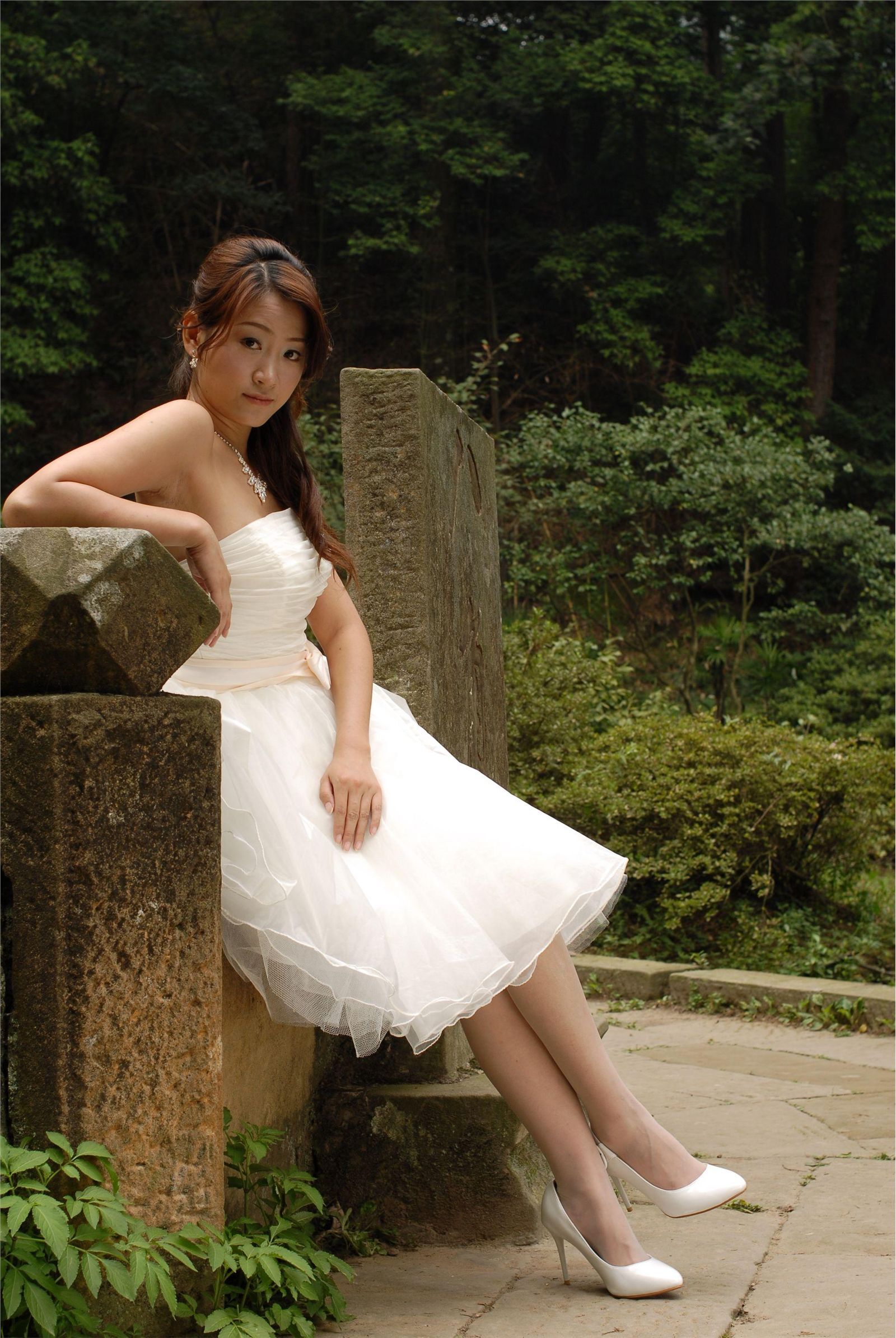 森林里的美女精灵 蜜儿外景