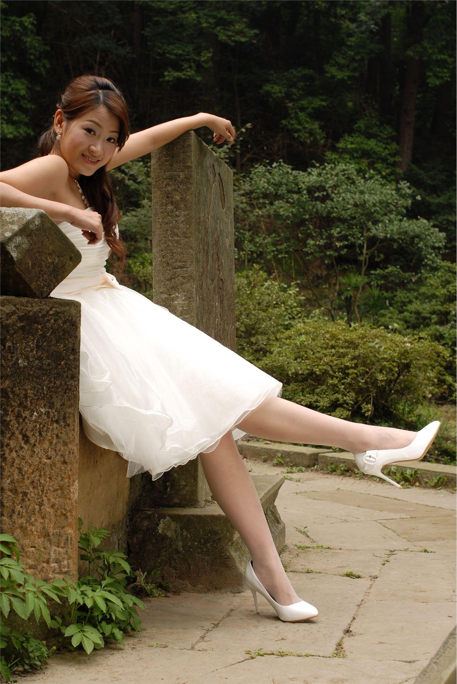 森林里的美女精灵 蜜儿外景