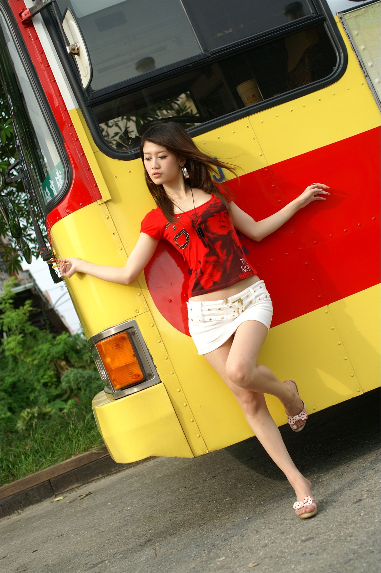 milk 高清美女性感套图 户外写真