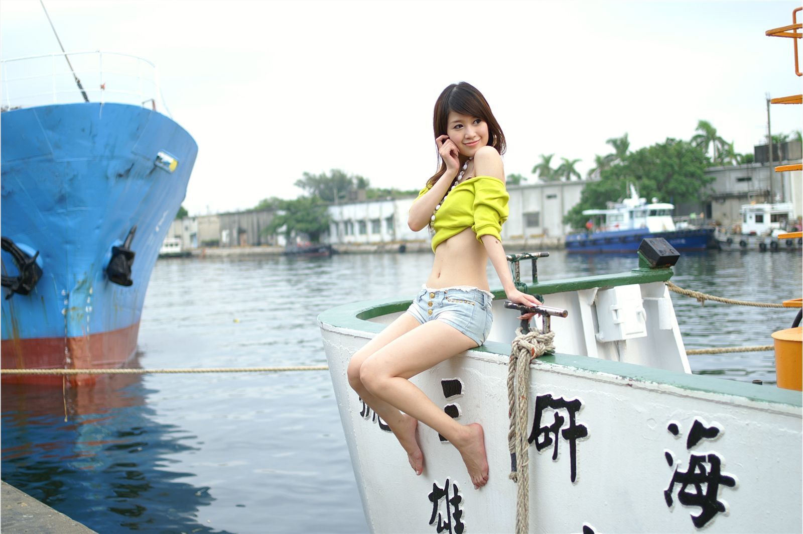 milk 高清美女性感套图 户外写真