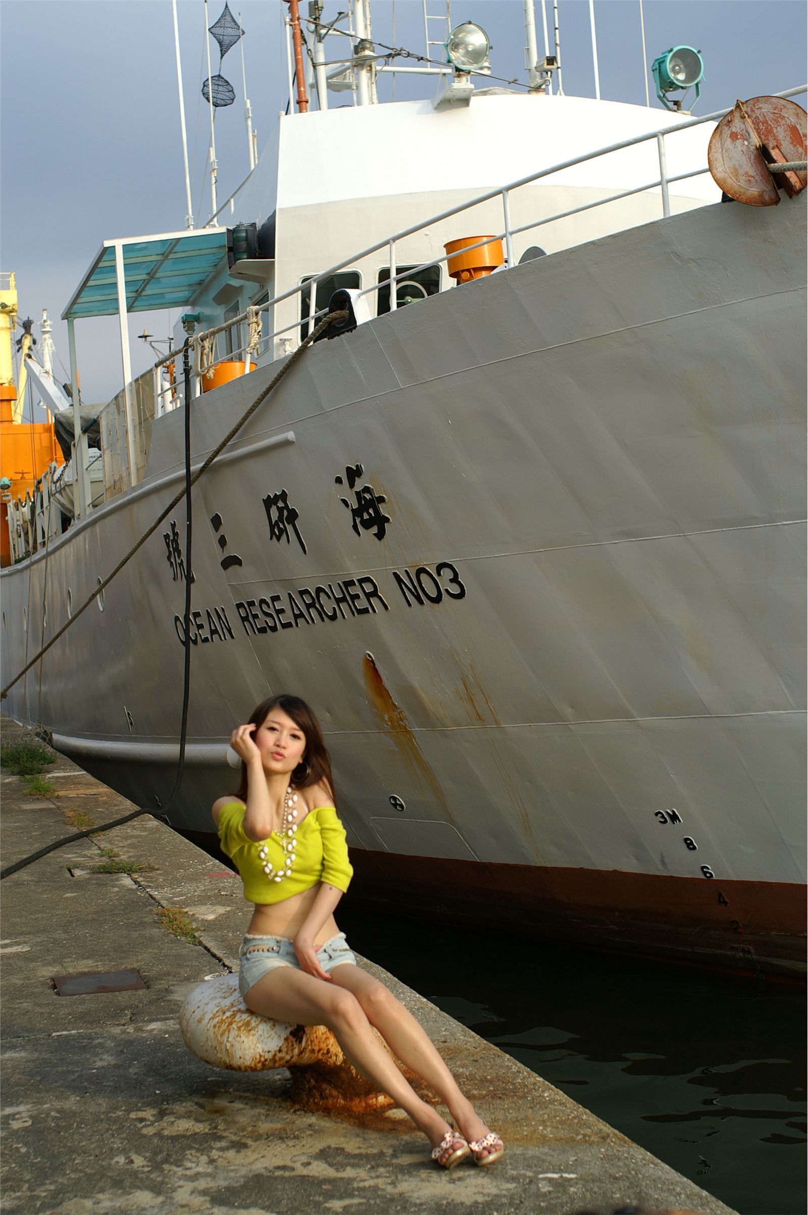 milk 高清美女性感套图 户外写真