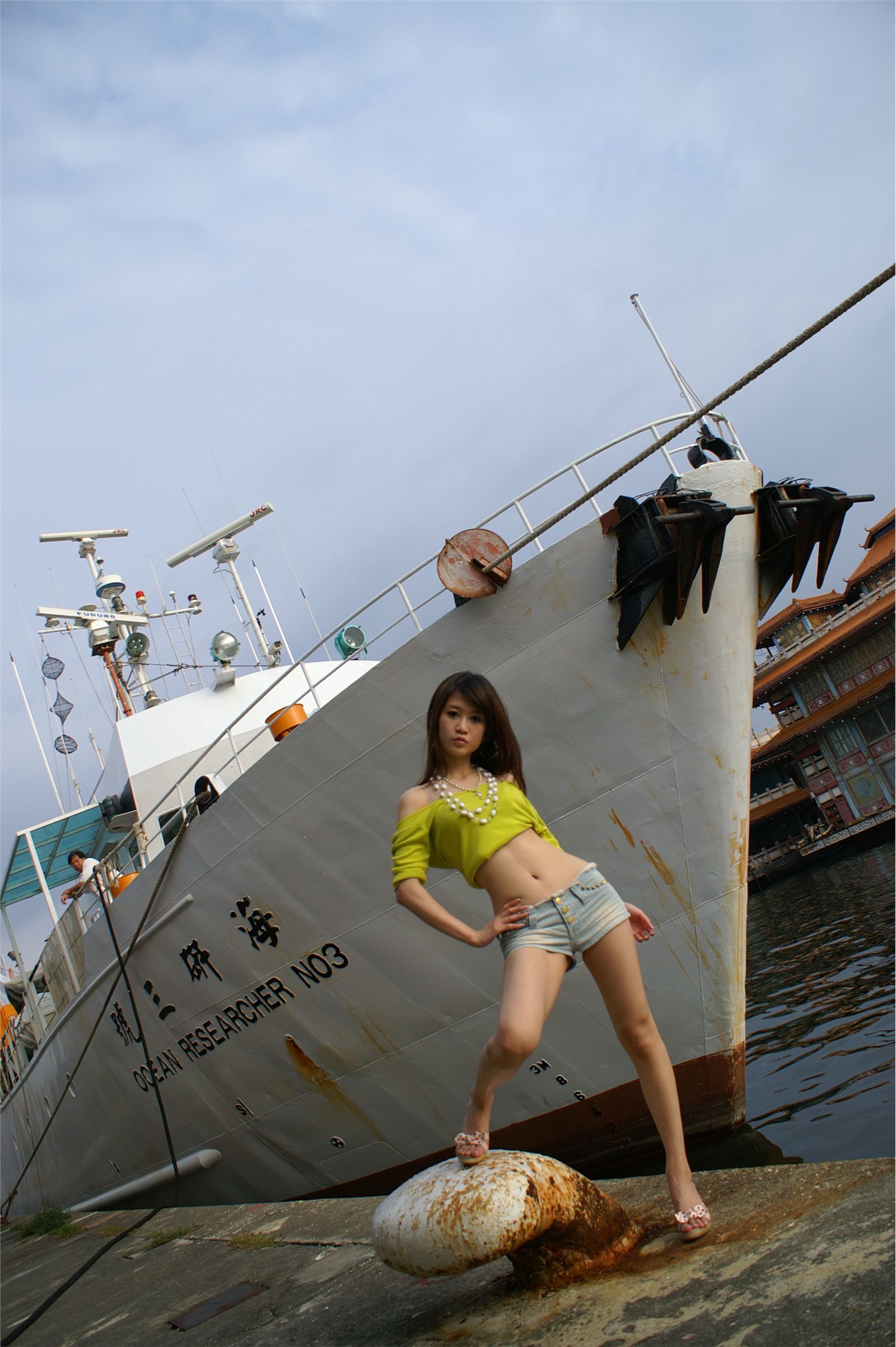 milk 高清美女性感套图 户外写真