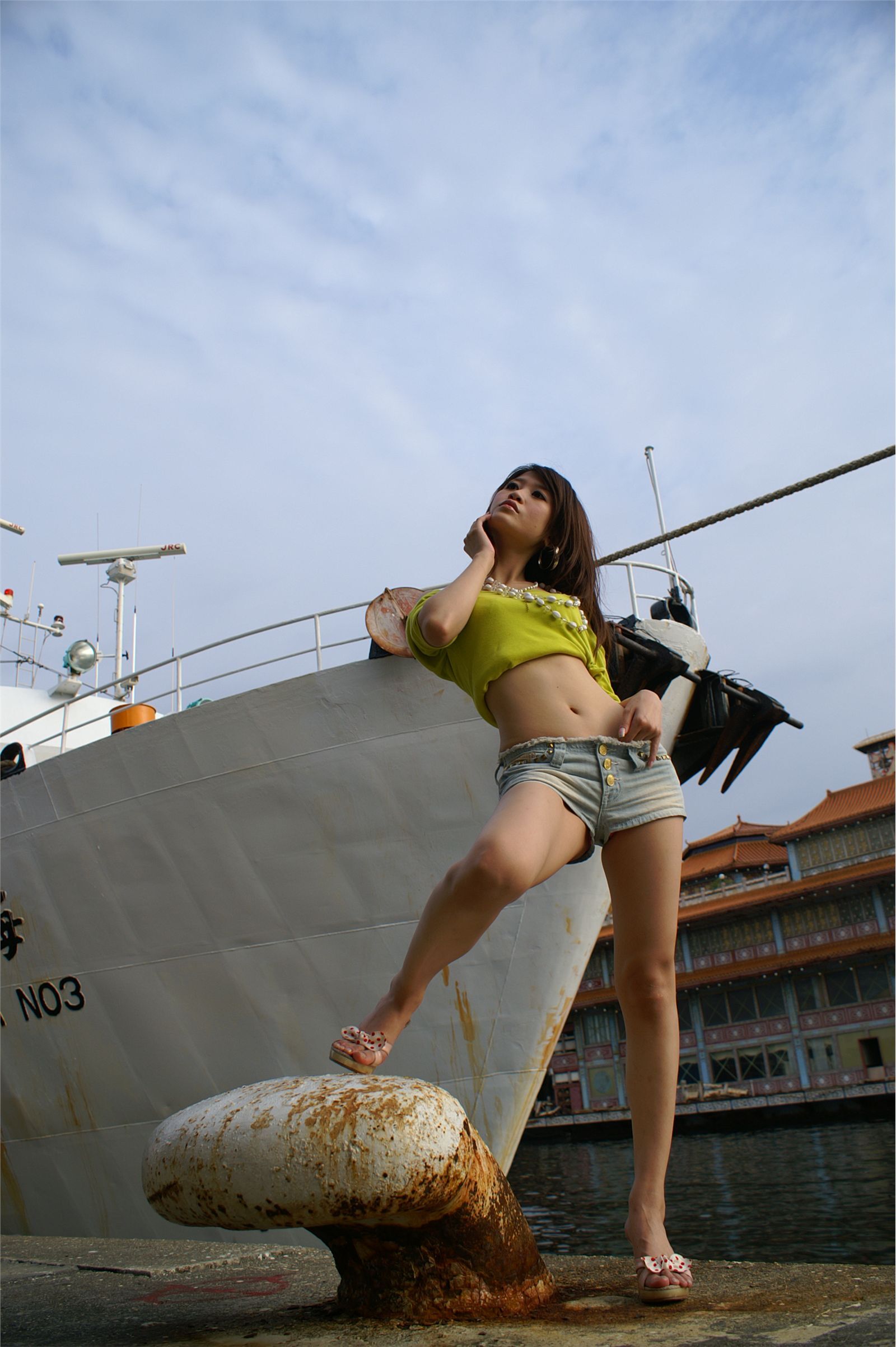 milk 高清美女性感套图 户外写真