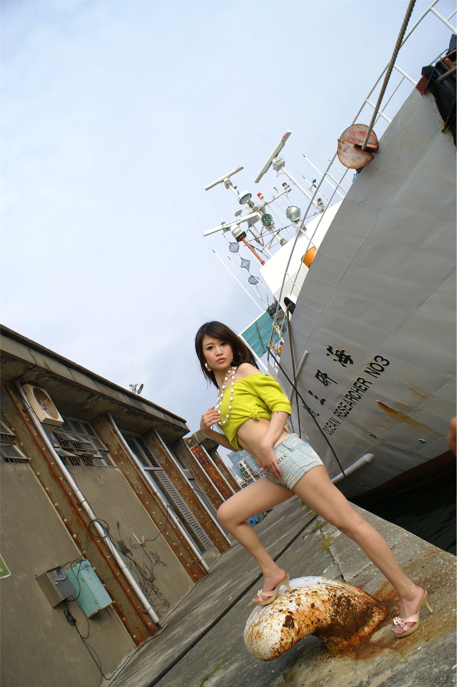 milk 高清美女性感套图 户外写真