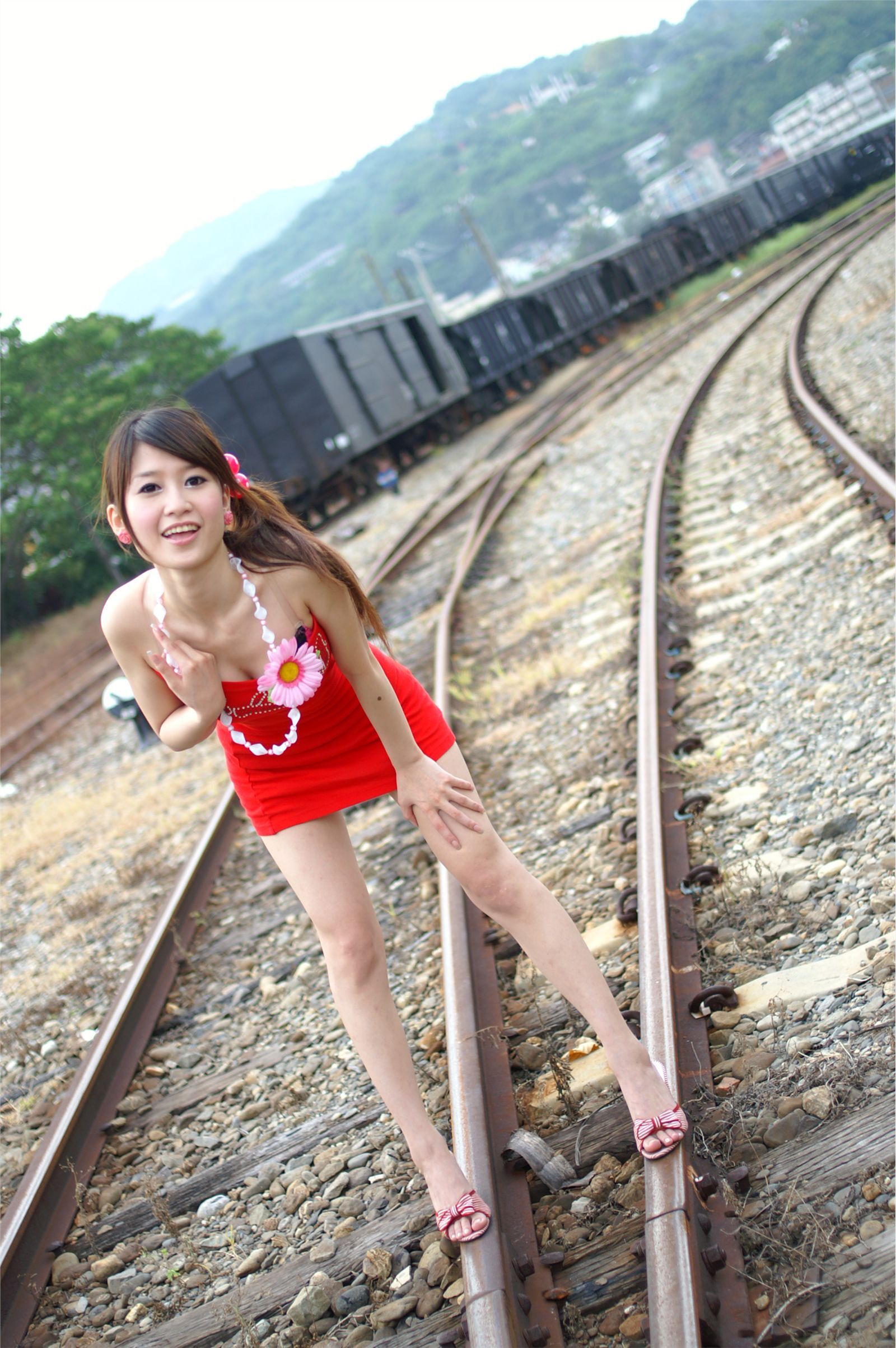 milk 高清美女性感套图 户外写真