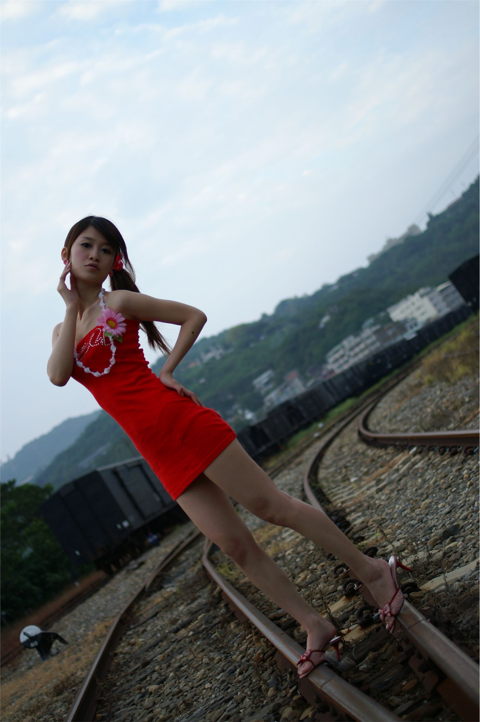 milk 高清美女性感套图 户外写真