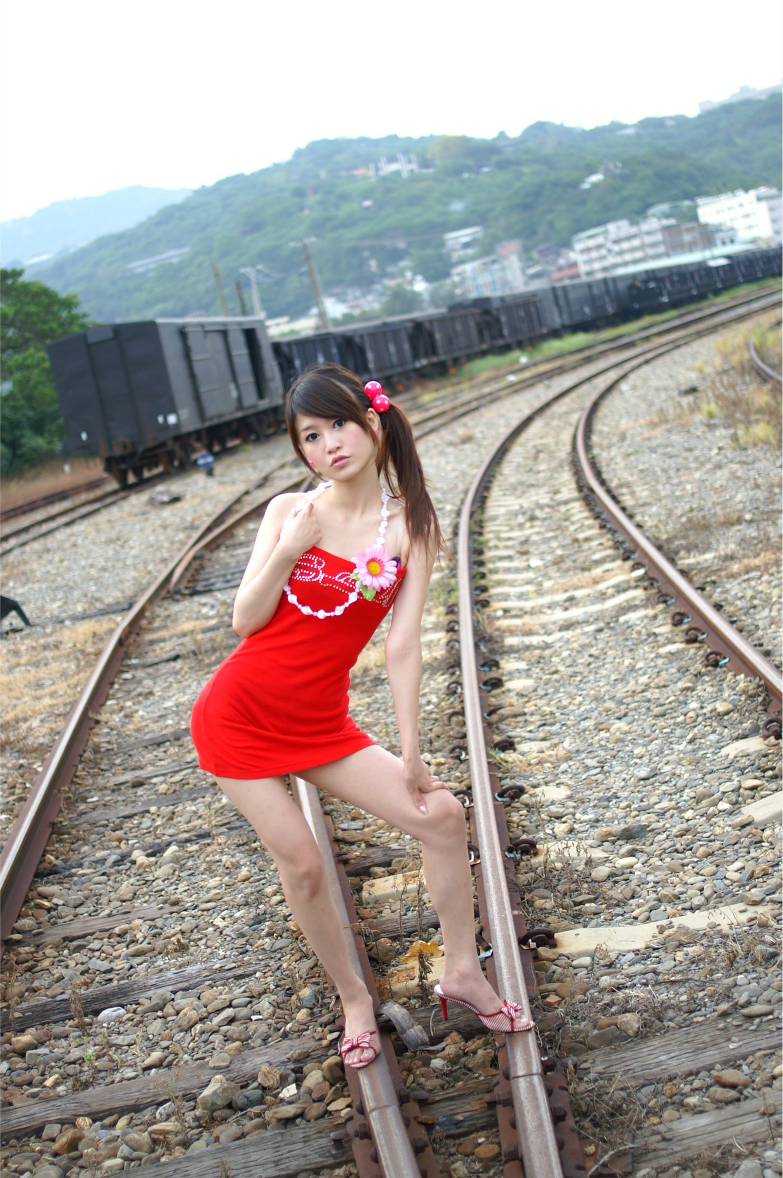 milk 高清美女性感套图 户外写真