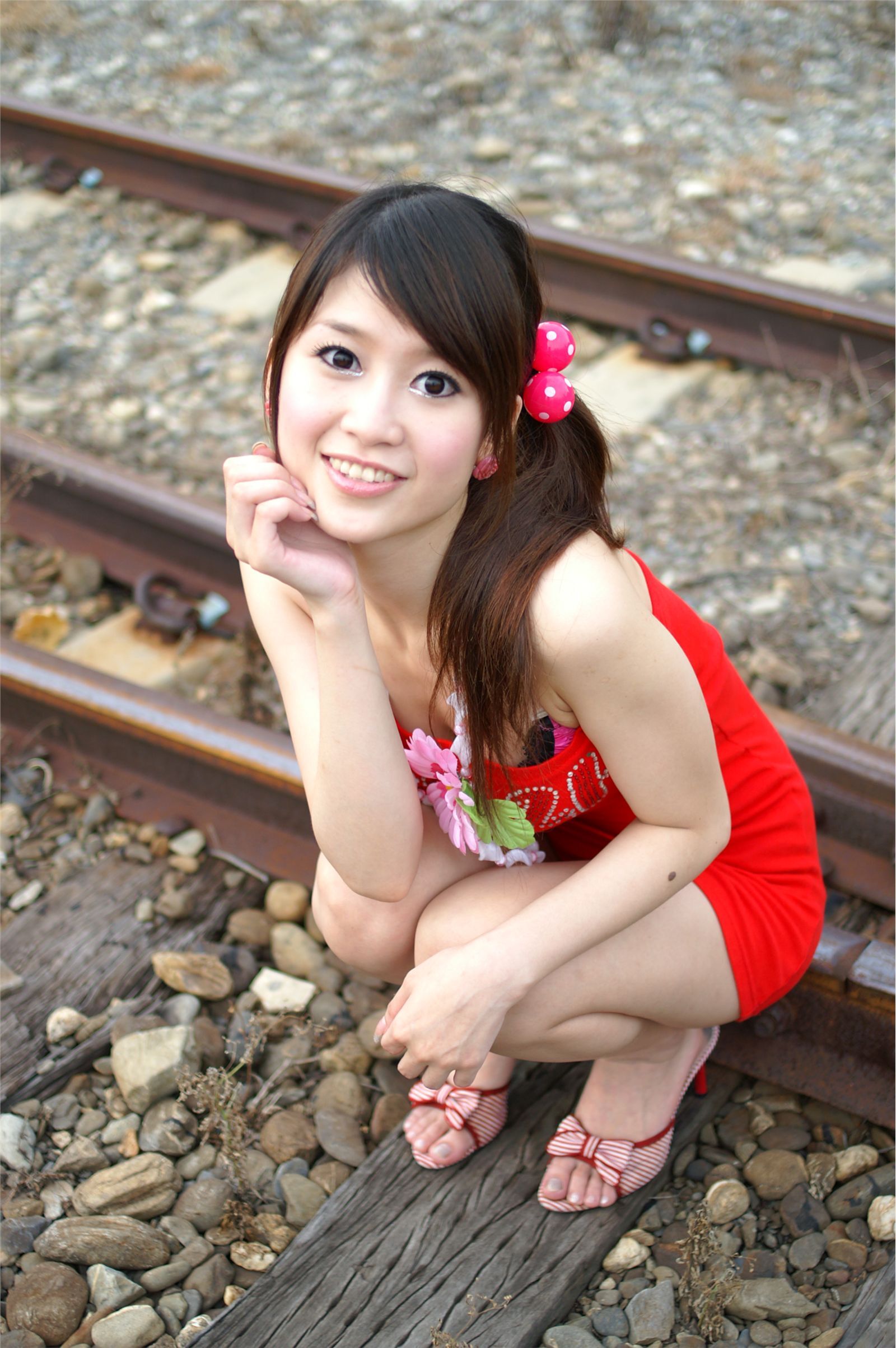 milk 高清美女性感套图 户外写真