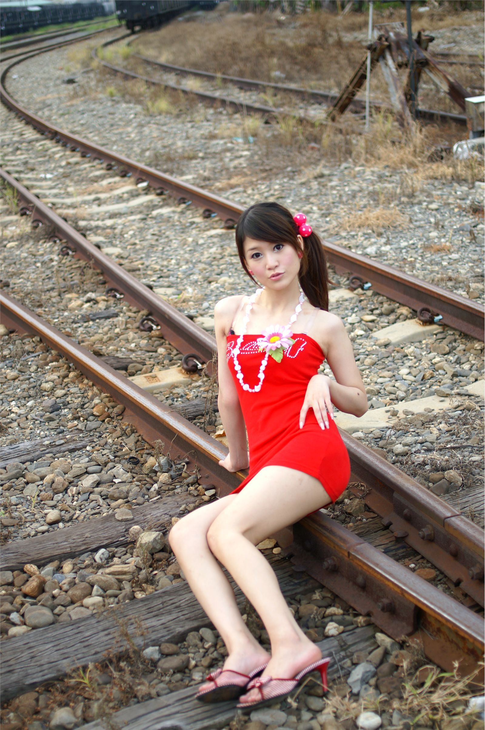 milk 高清美女性感套图 户外写真