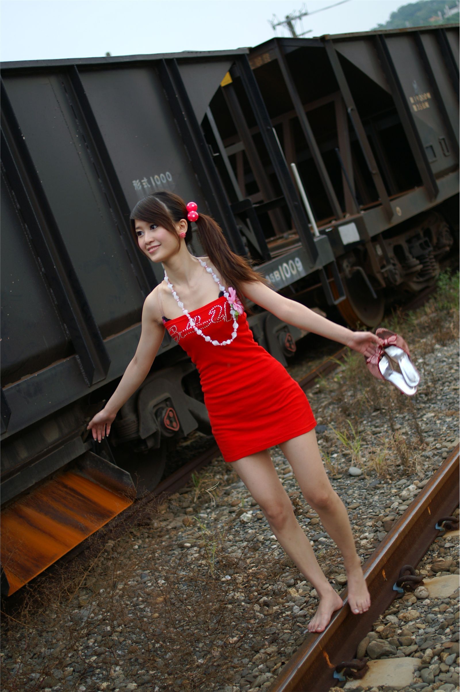 milk 高清美女性感套图 户外写真