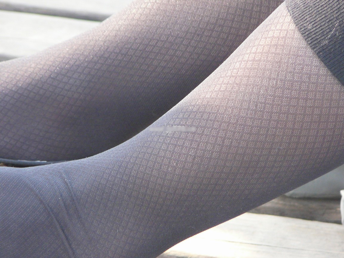 [户外街拍] 2013.08.01 刺绣的MM--丝脚特写