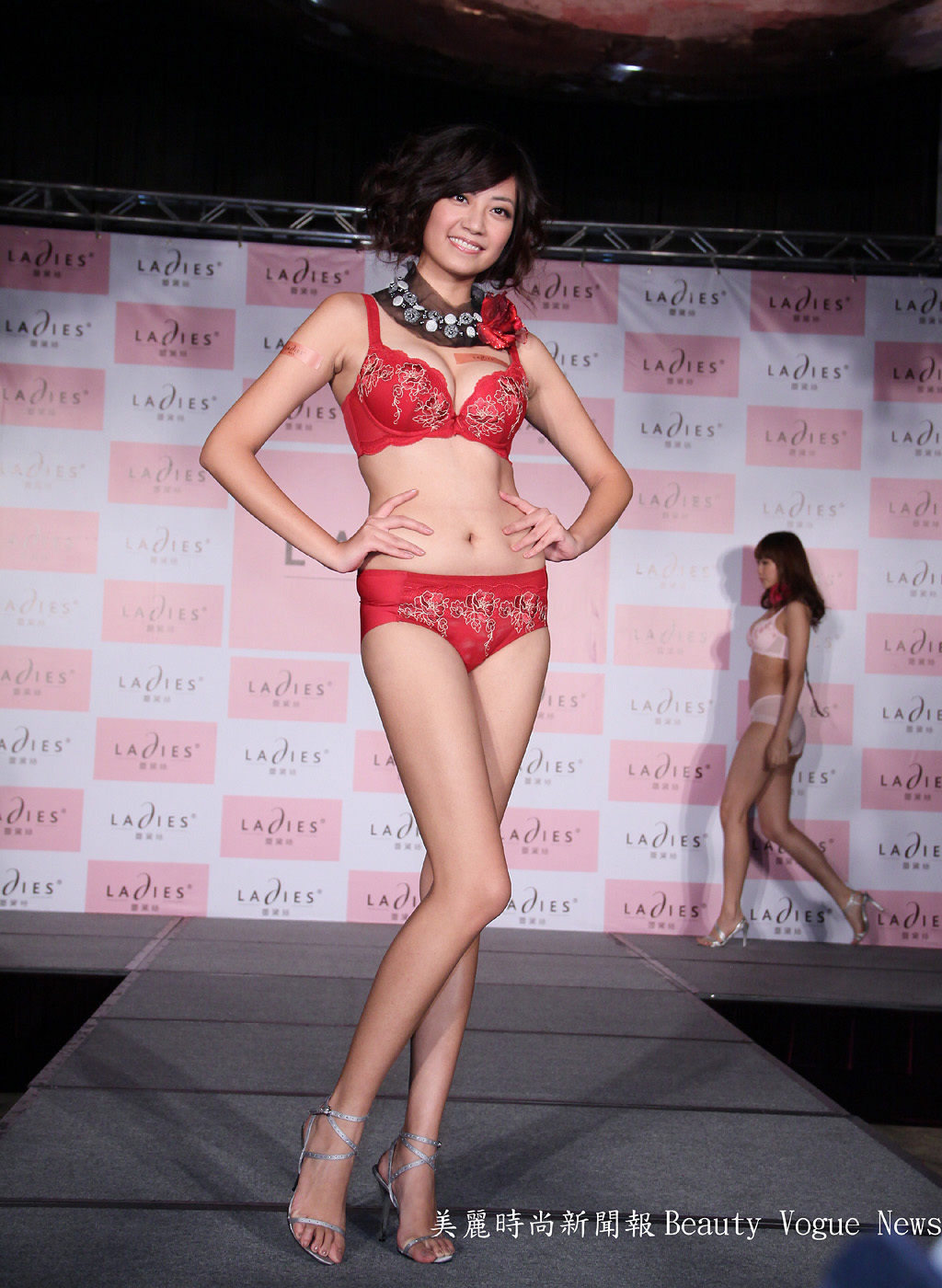 明道與宋紀妍配對雙雙代言蕾黛絲內衣代言