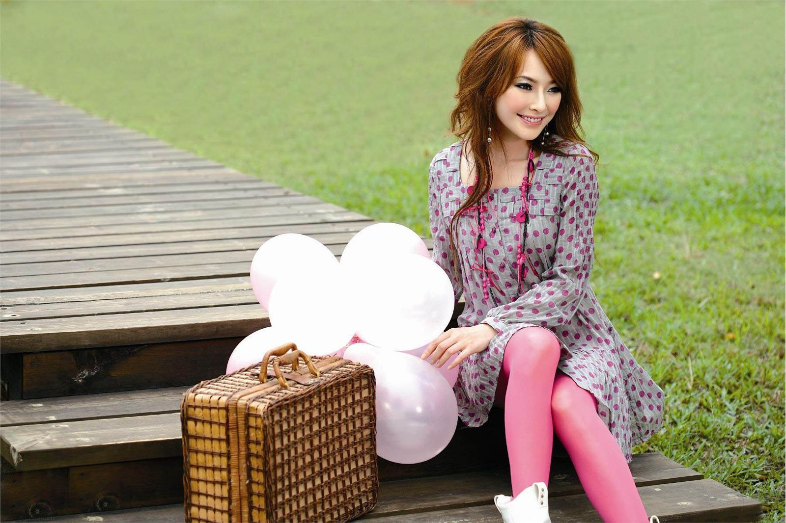 清纯俊美职场美女