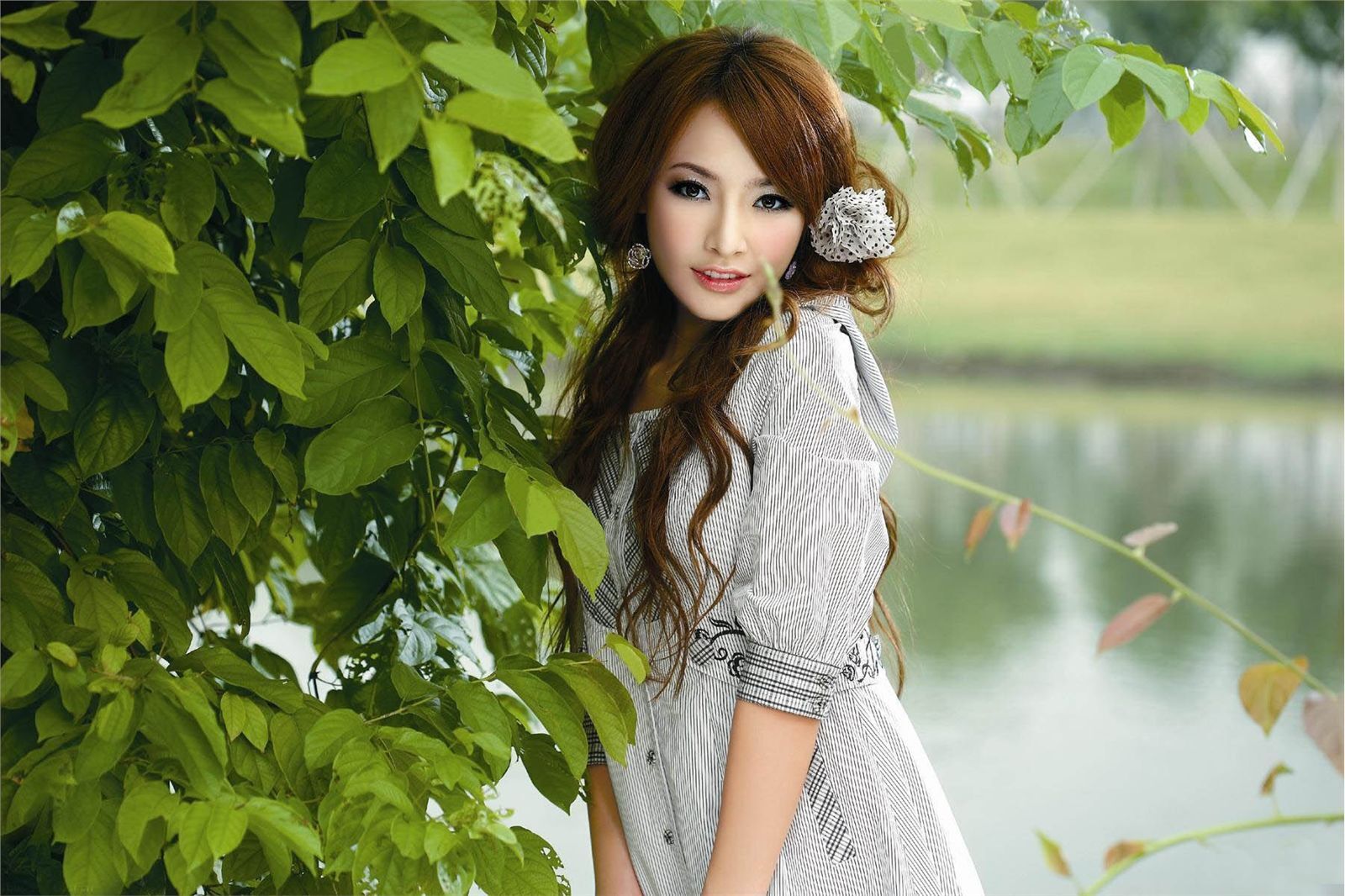 清纯俊美职场美女