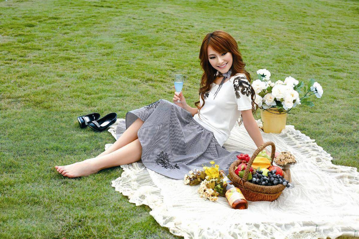 清纯俊美职场美女