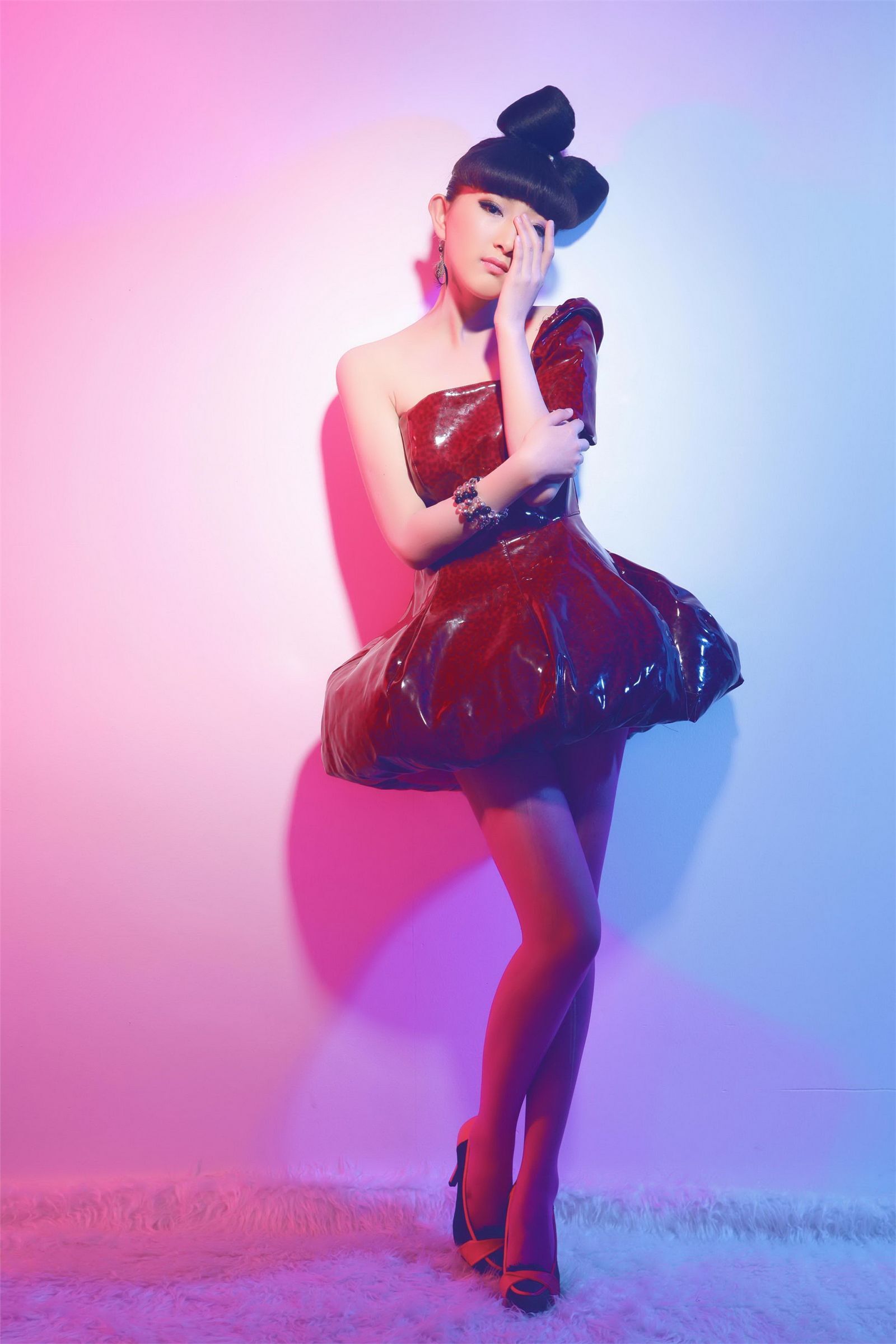 性感美人夏小薇 豪车前凸后翘 黑丝诱惑 可爱粉嫩女孩