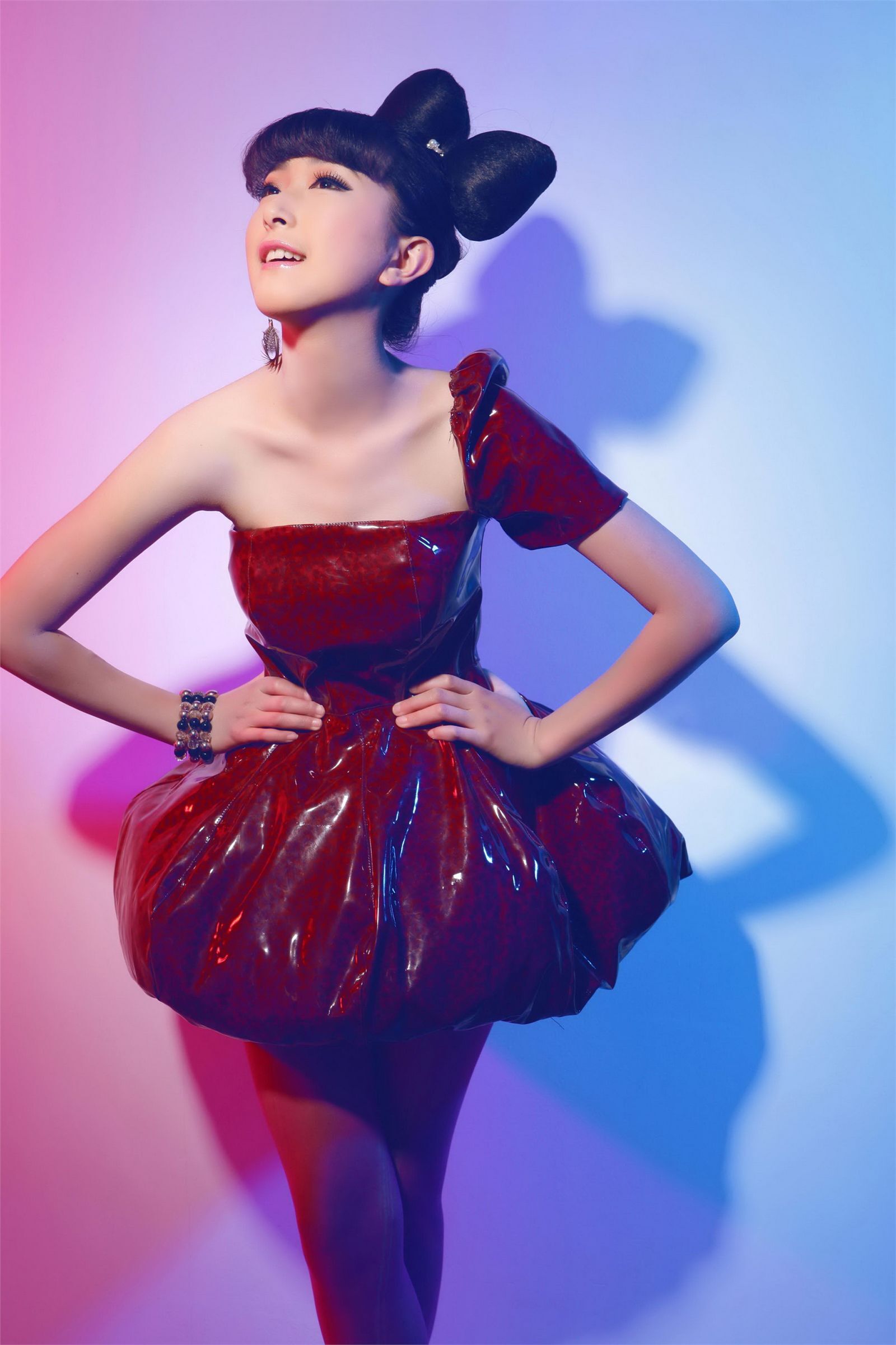 性感美人夏小薇 豪车前凸后翘 黑丝诱惑 可爱粉嫩女孩