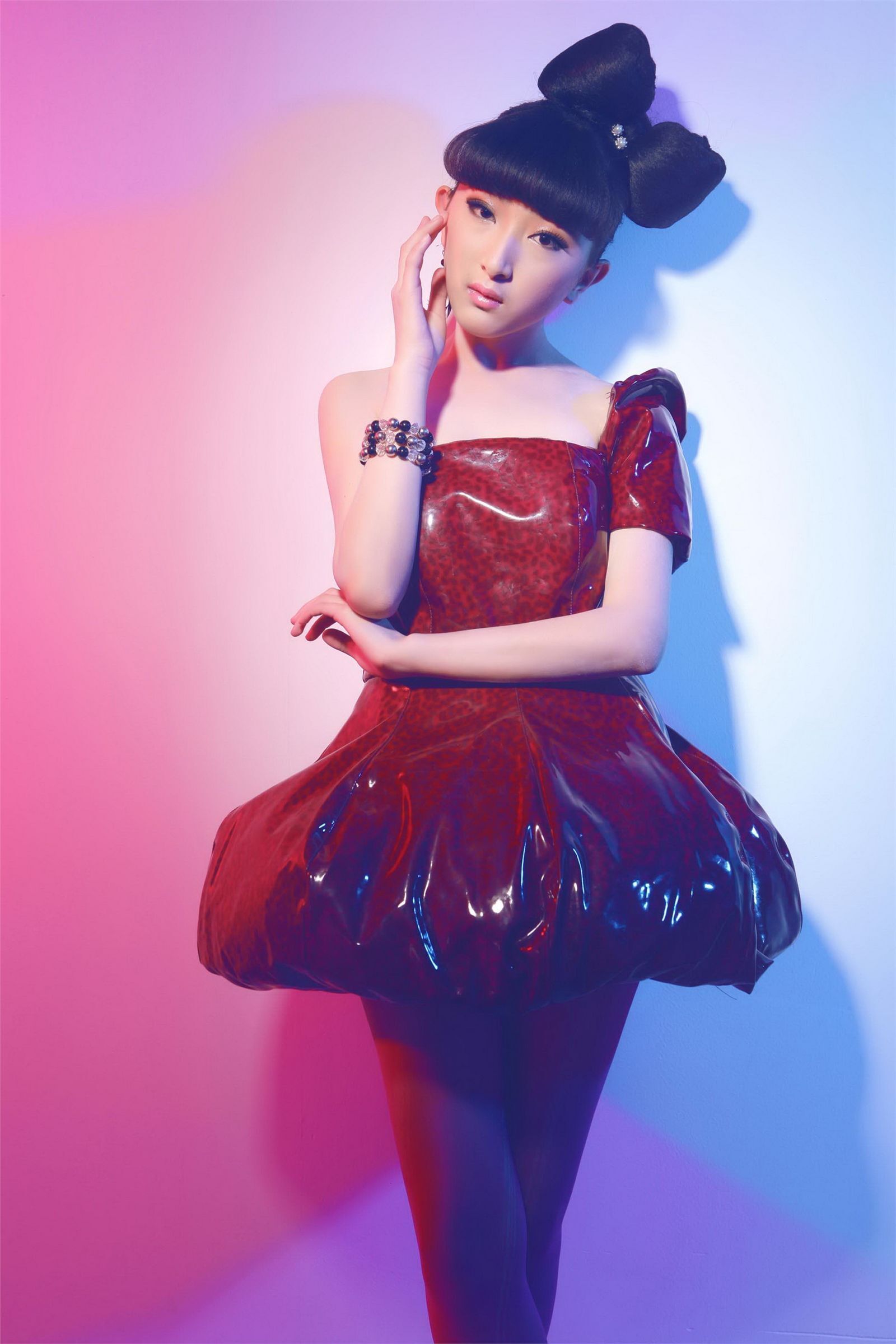 性感美人夏小薇 豪车前凸后翘 黑丝诱惑 可爱粉嫩女孩