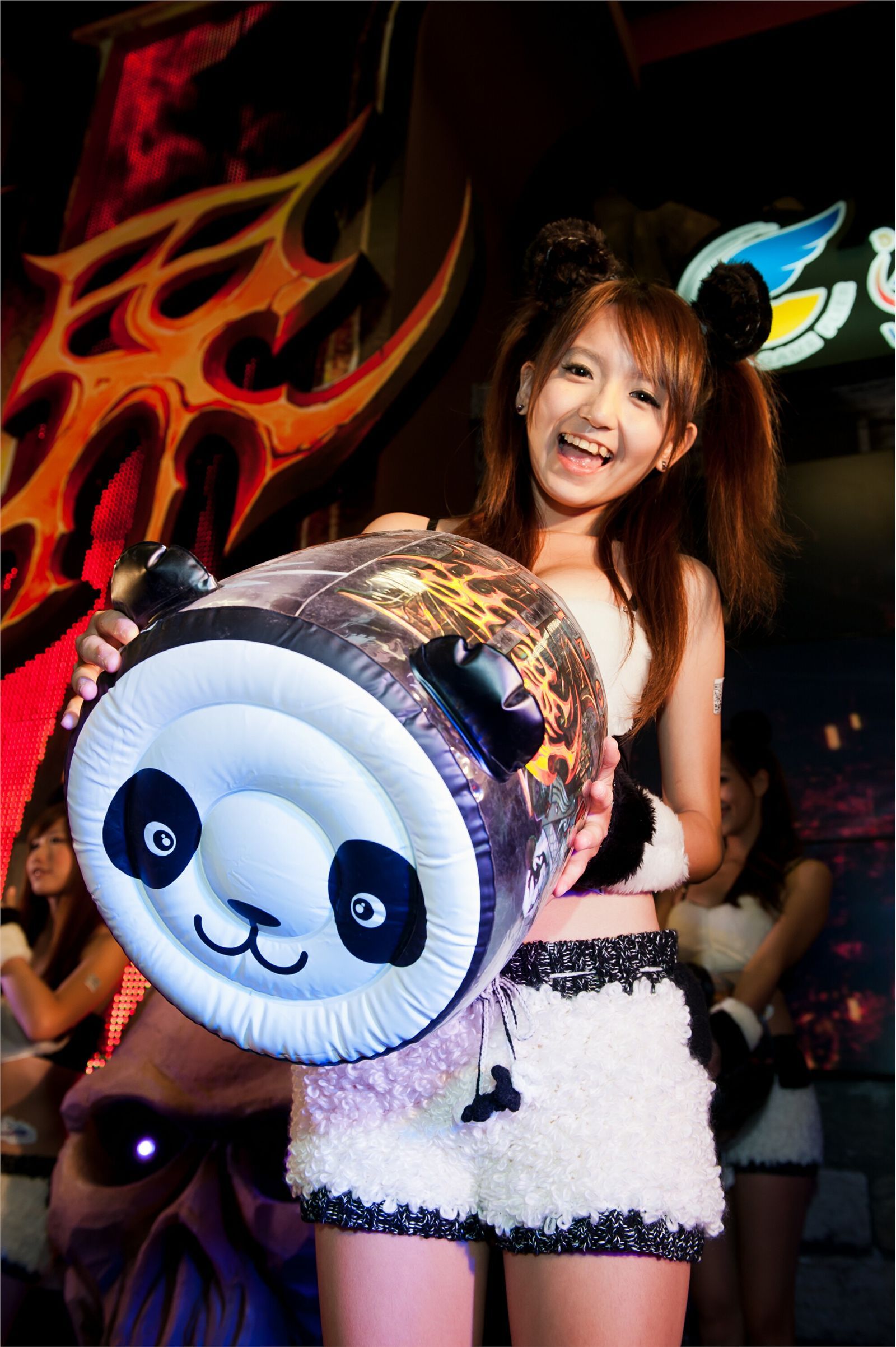 我只爱美腿2011展台系列 国产美腿模特户外写真系列套图