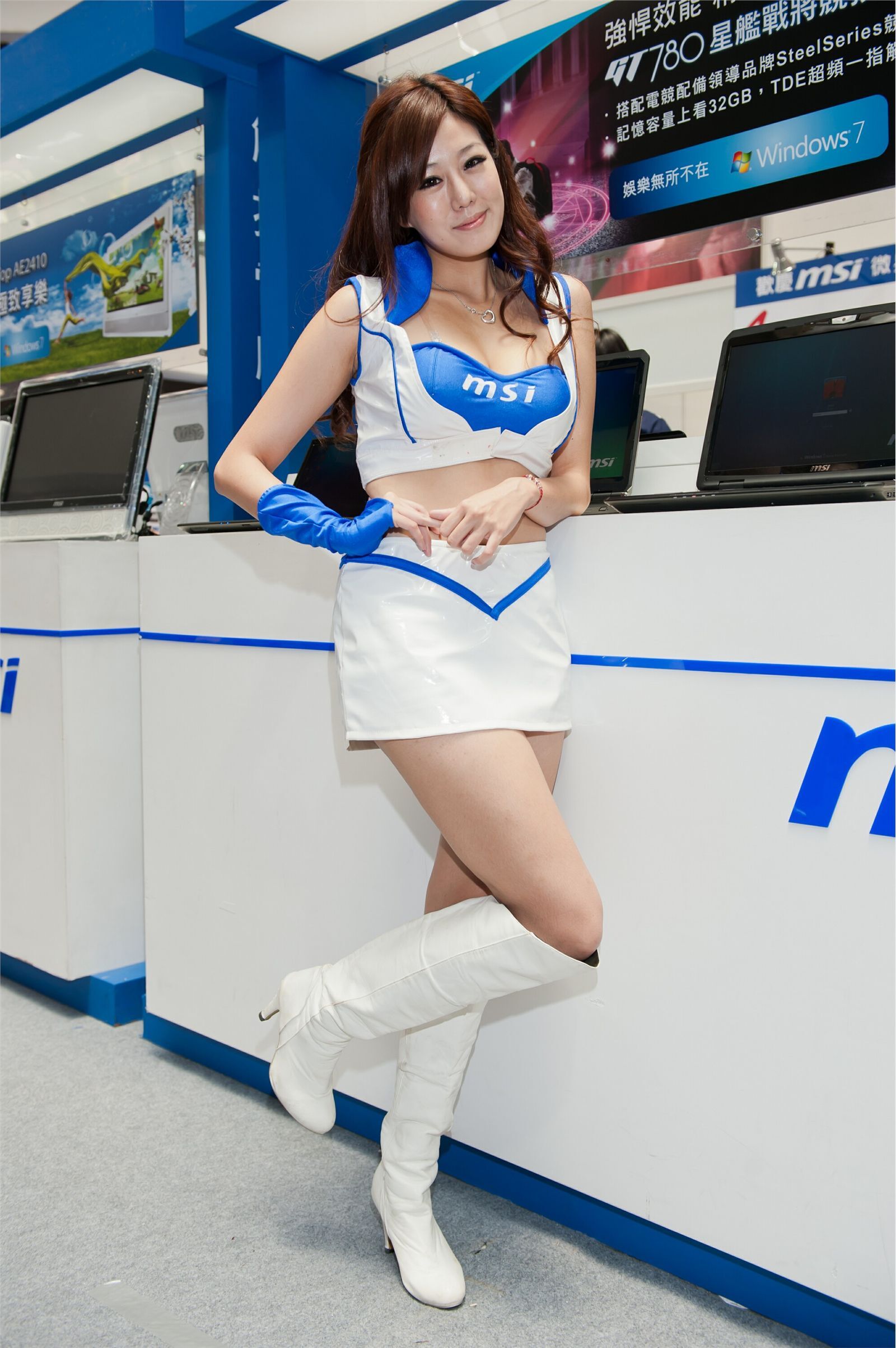 我只爱美腿2011展台系列 国产美腿模特户外写真系列套图