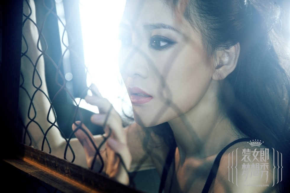 万曦媛-帘子后的惊艳 装女郎张杨一纯 高清美女写真套图