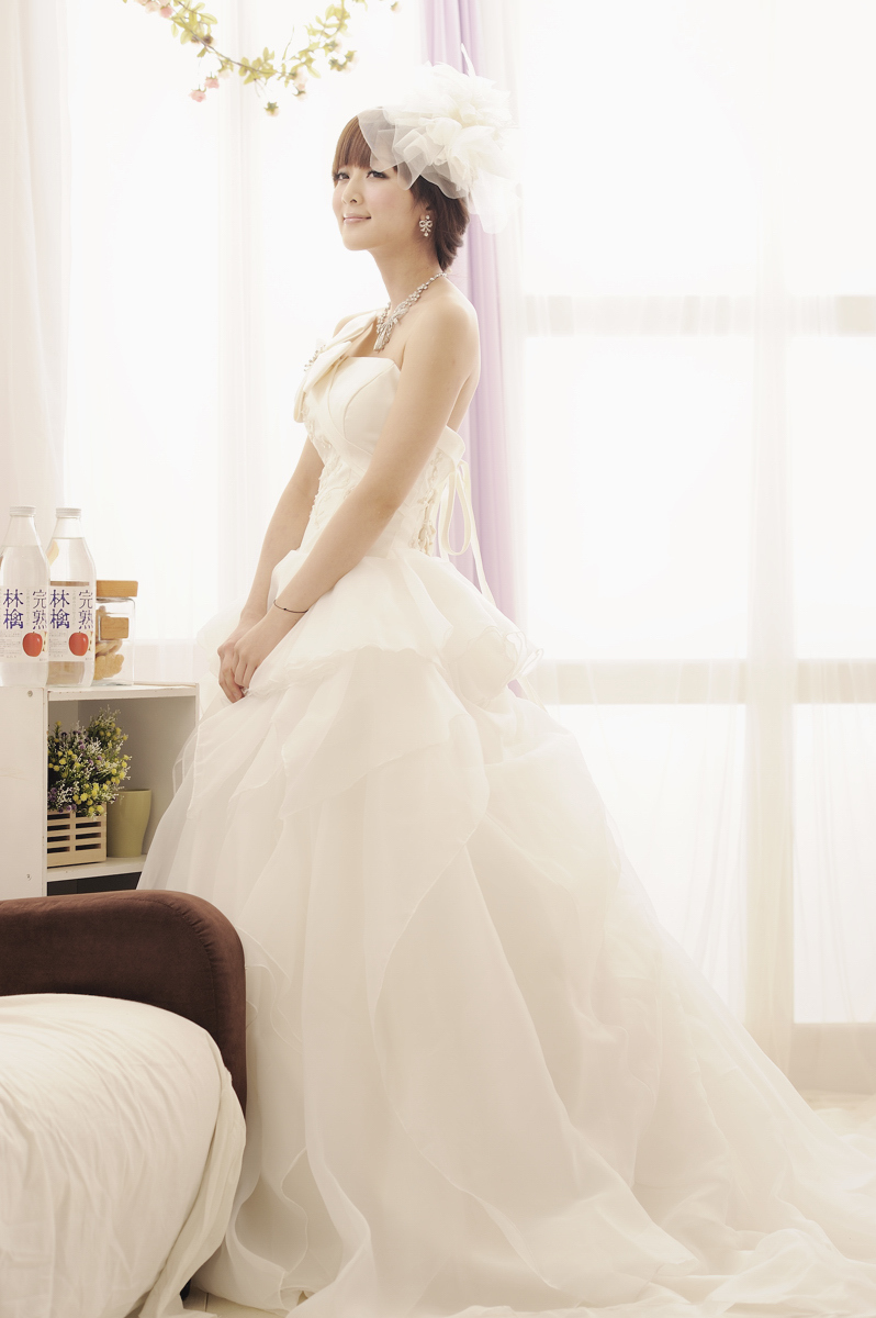 果子 2012.02.26 棚拍婚纱最新青纯美女图片