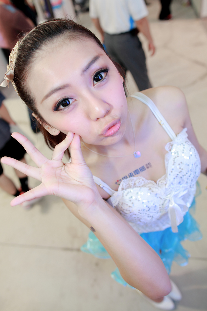 2012年4月22日 錢錢　国产美女车模性感美女图片