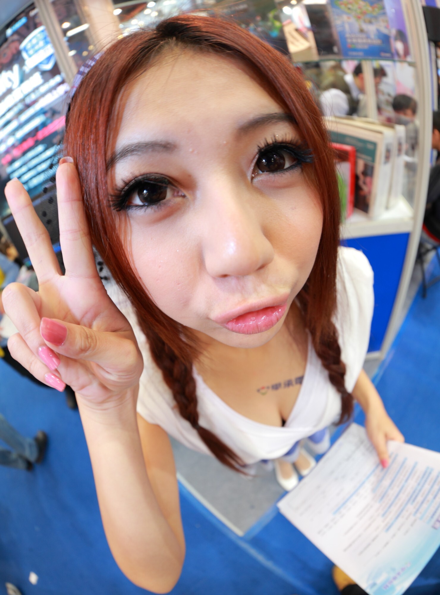 2012年4月22日 錢錢　国产美女车模性感美女图片