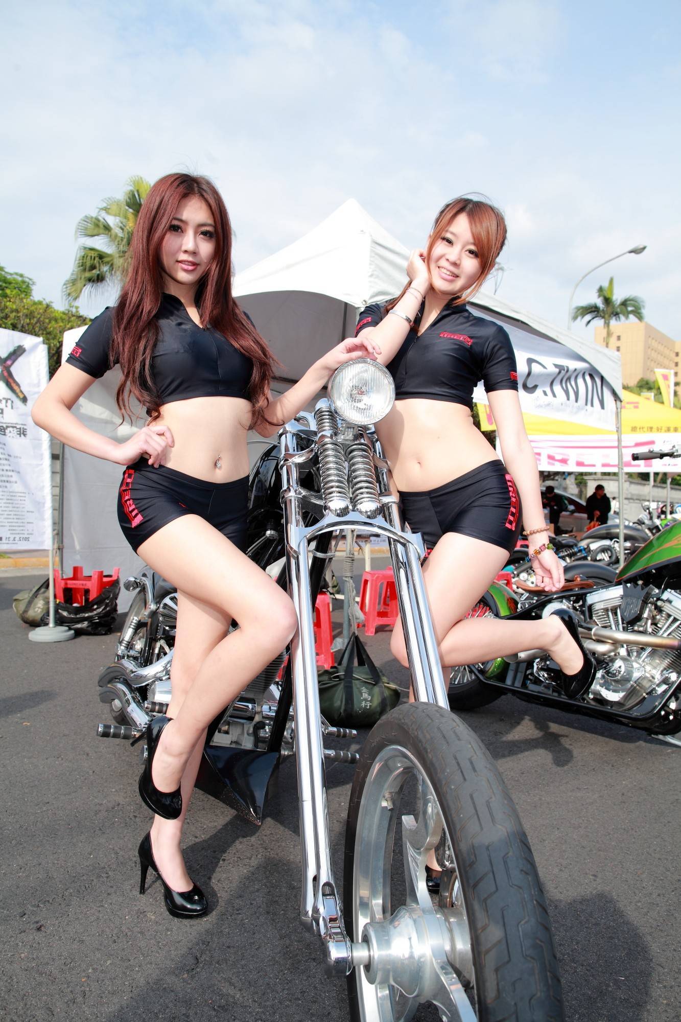 2012年4月22日 錢錢　国产美女车模性感美女图片