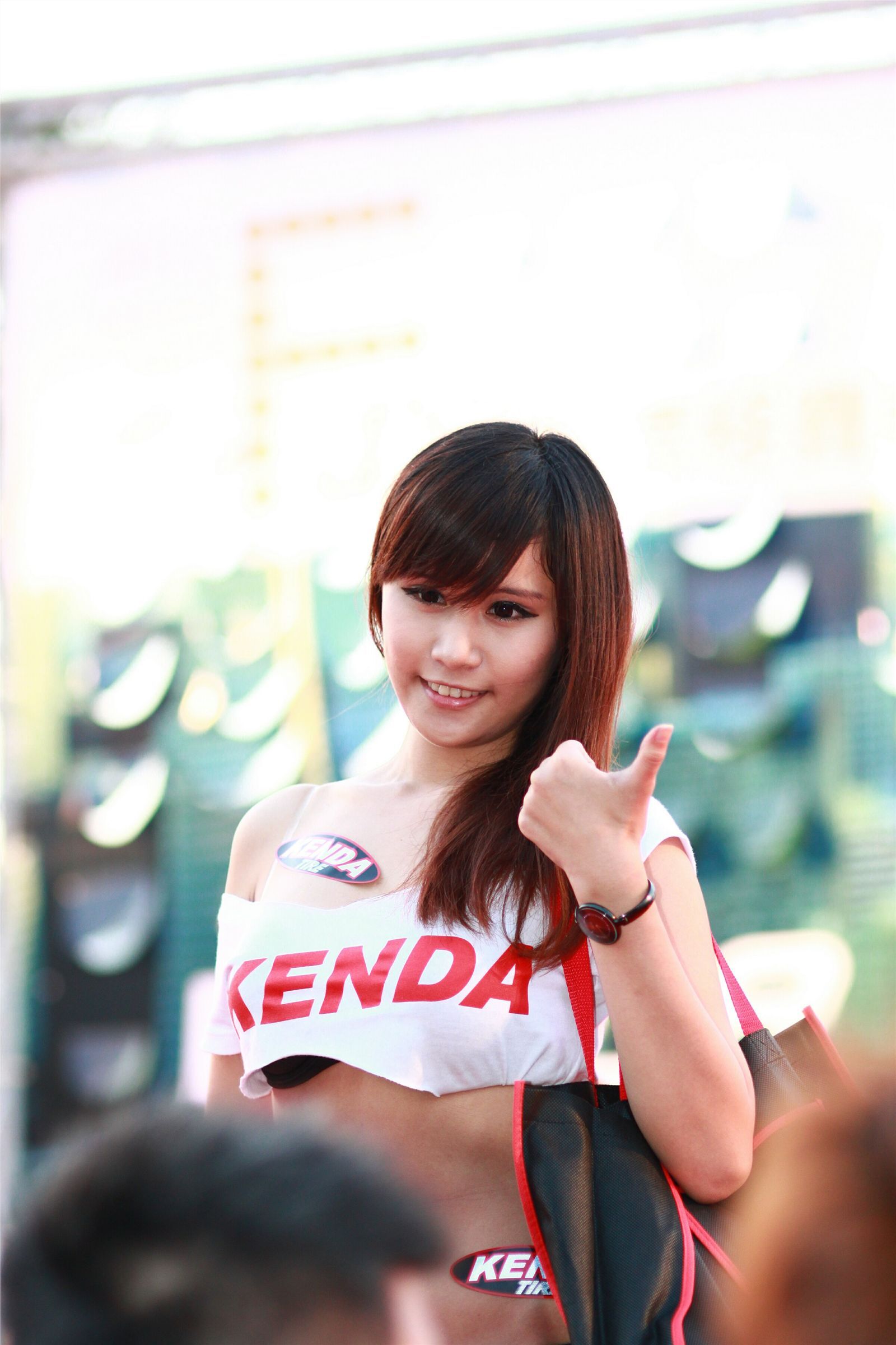 美女模特夢時代甩尾秀 国产高清性感美女模特写真图片