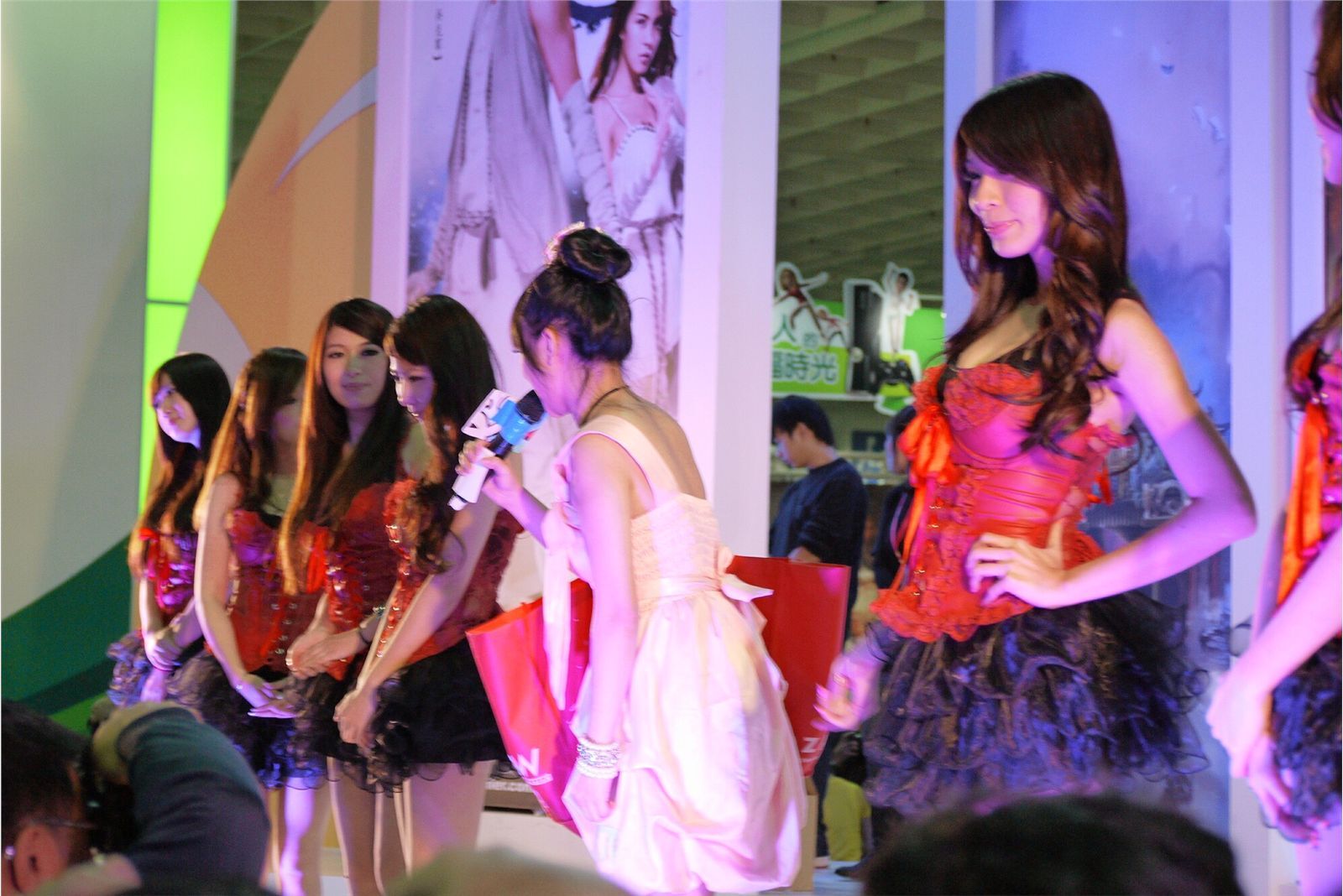 2012 機車展 汽配展 美女车模特写真 国内性感美女