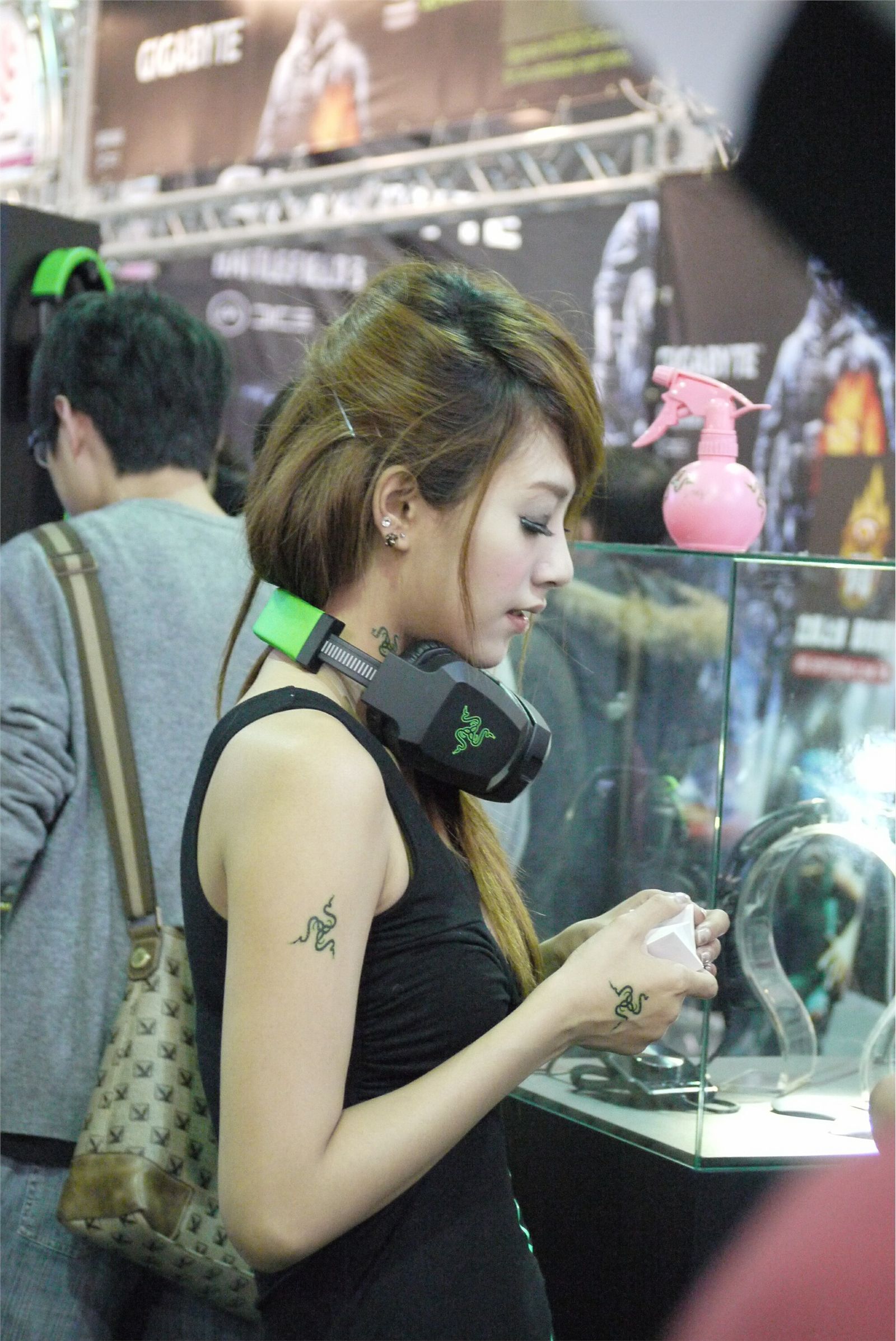 2012 機車展 汽配展 美女车模特写真 国内性感美女