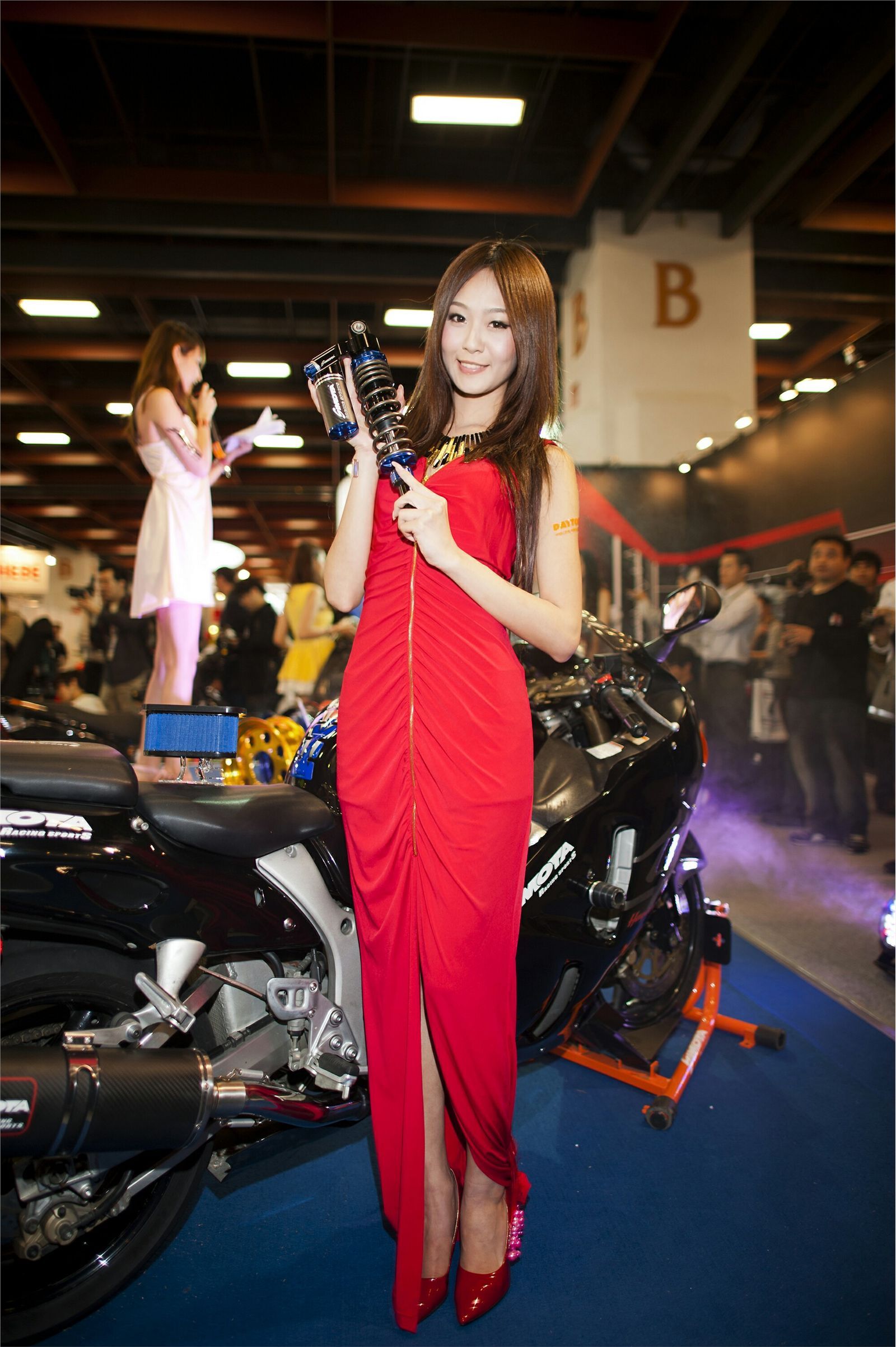 2012 機車展 汽配展 美女车模特写真 国内性感美女