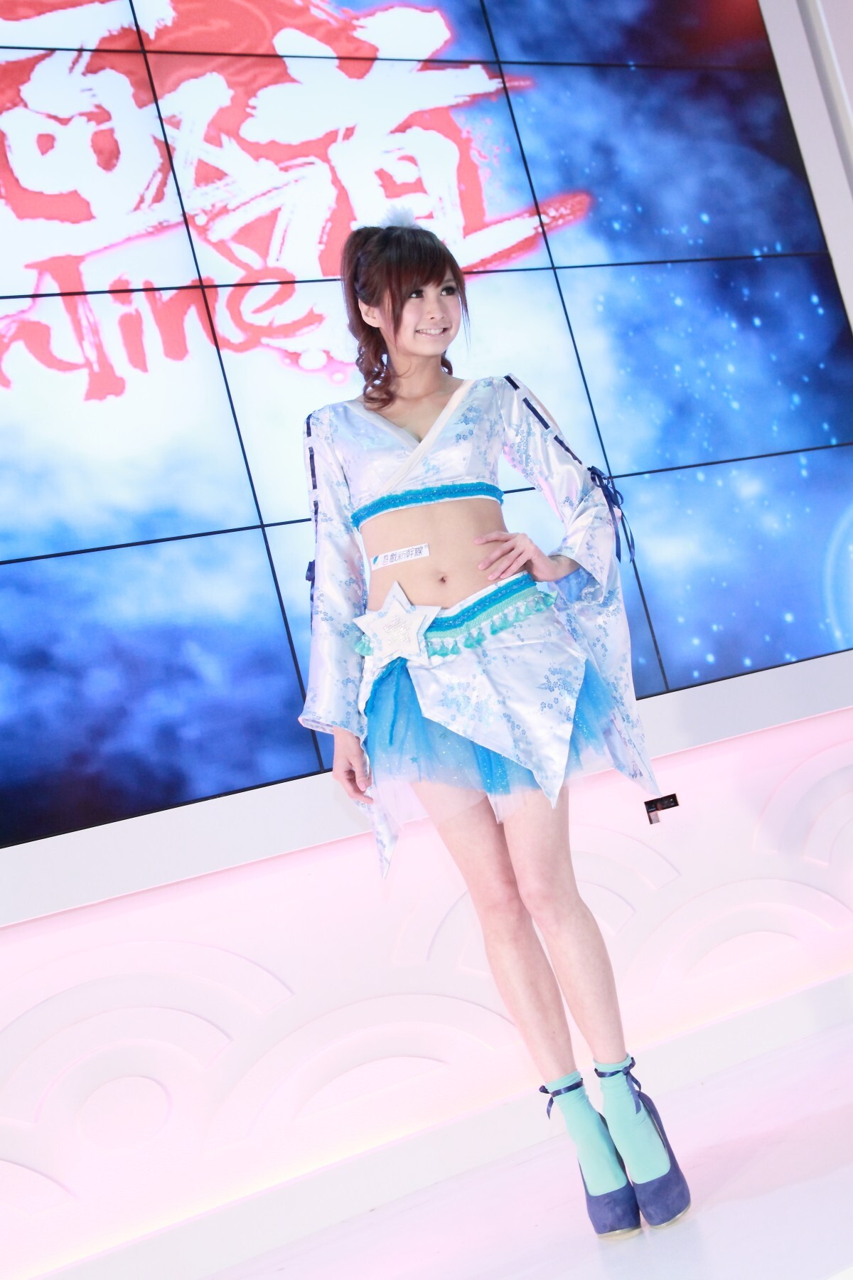 極道Online粉絲同樂見面會 MD試拍 美女车模写真 性感美女图片