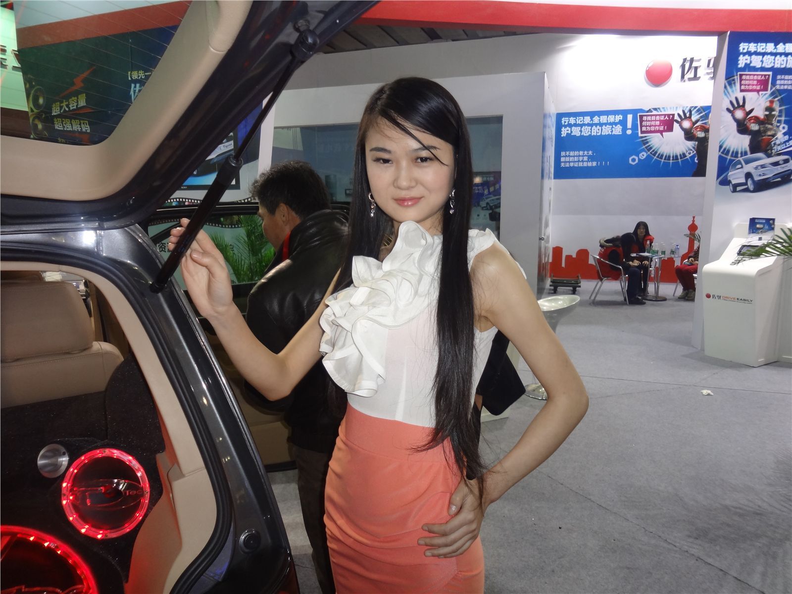 2012广州改装车展车模　国产模特车模写真套图