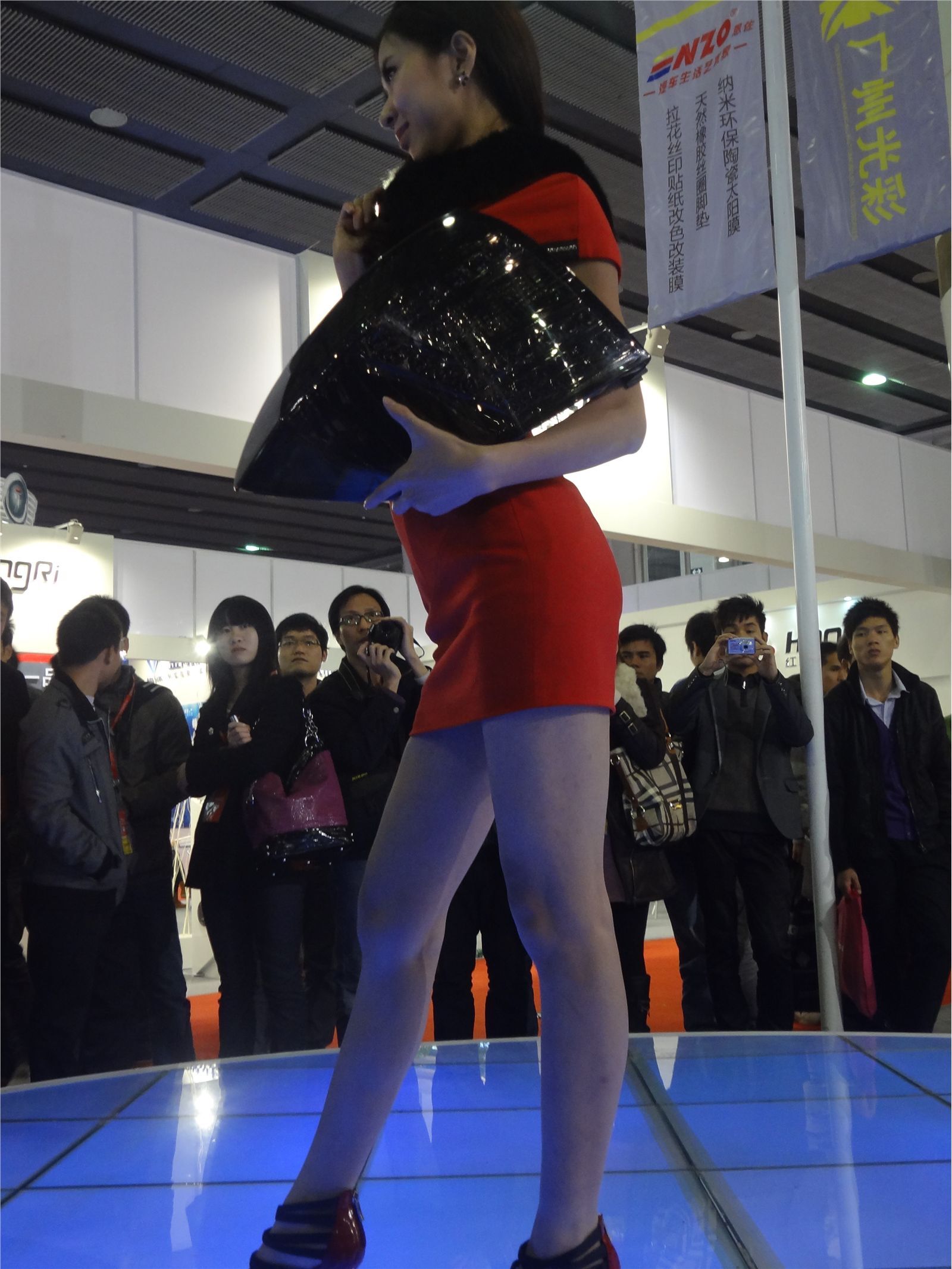 2012广州改装车展车模　国产模特车模写真套图