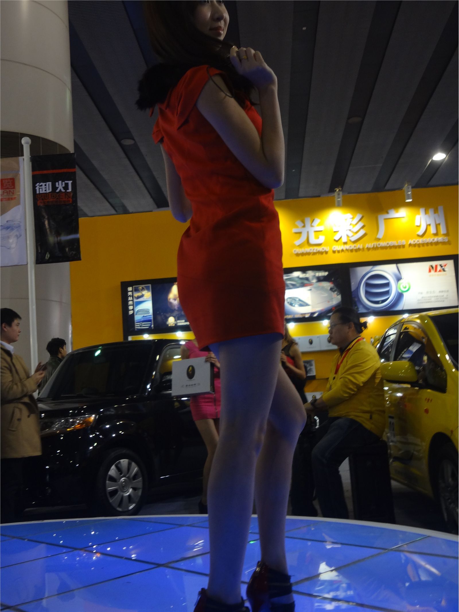 NO202012广州改装车展车模　国产性感美女模特