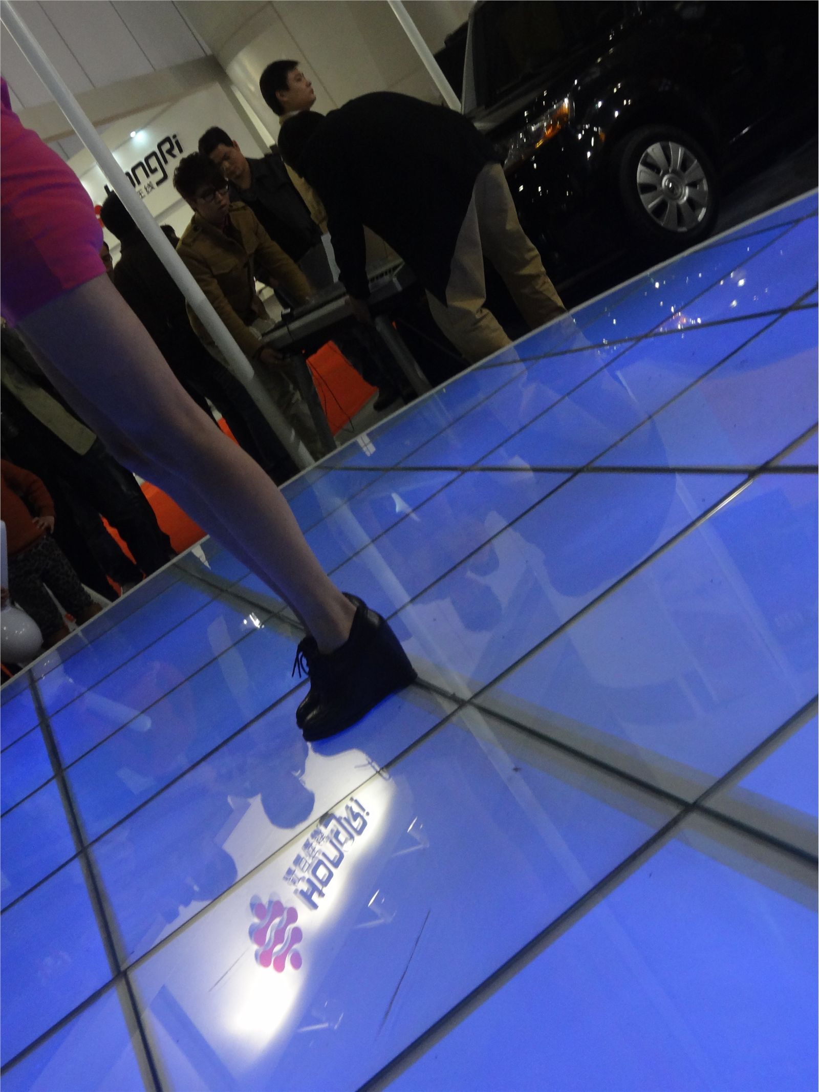 NO202012广州改装车展车模　国产性感美女模特